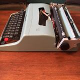 Olivetti typewriter, model Lettera 32