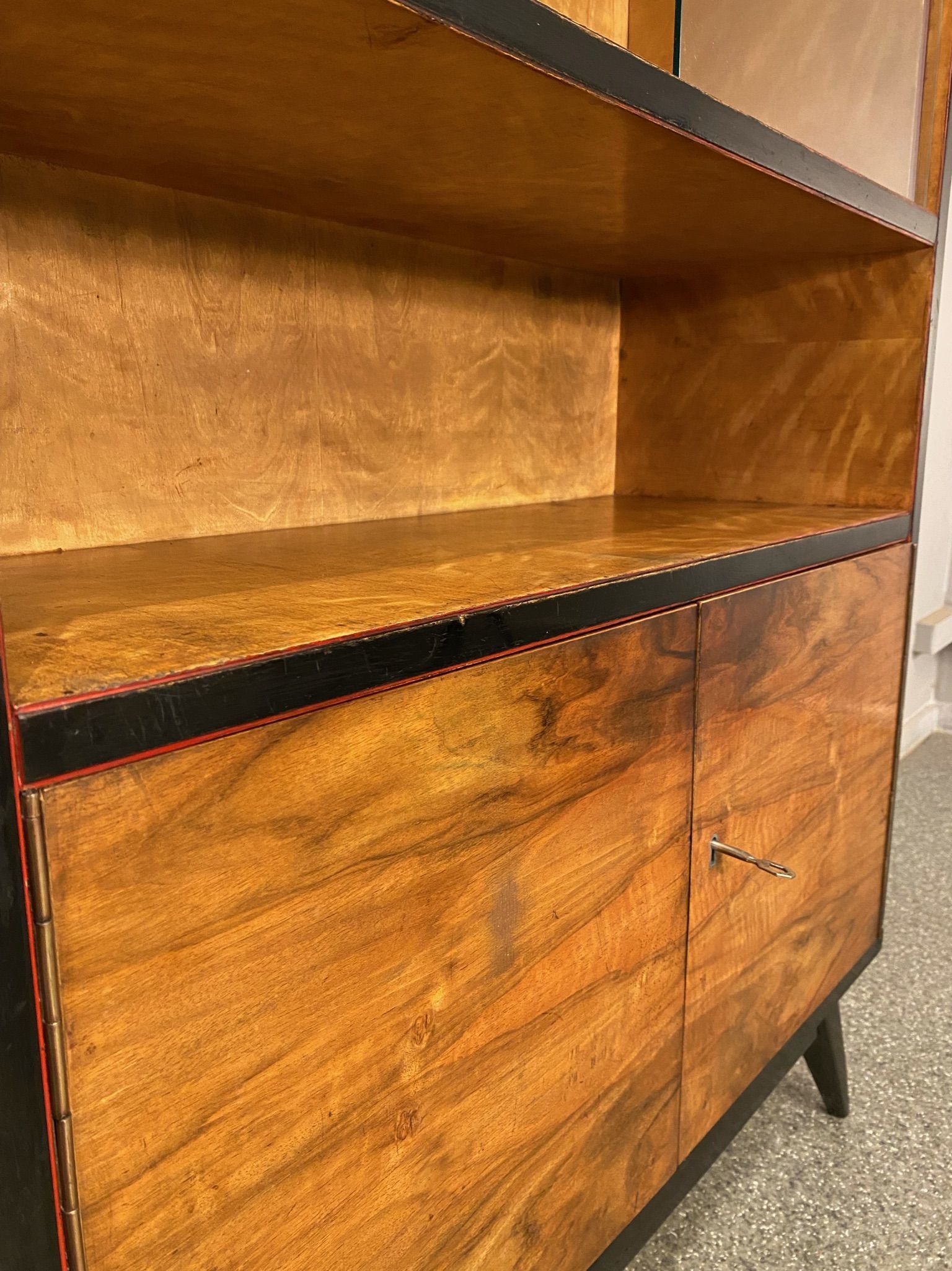 Bibliothèque plaquée noyer vintage, années 1960