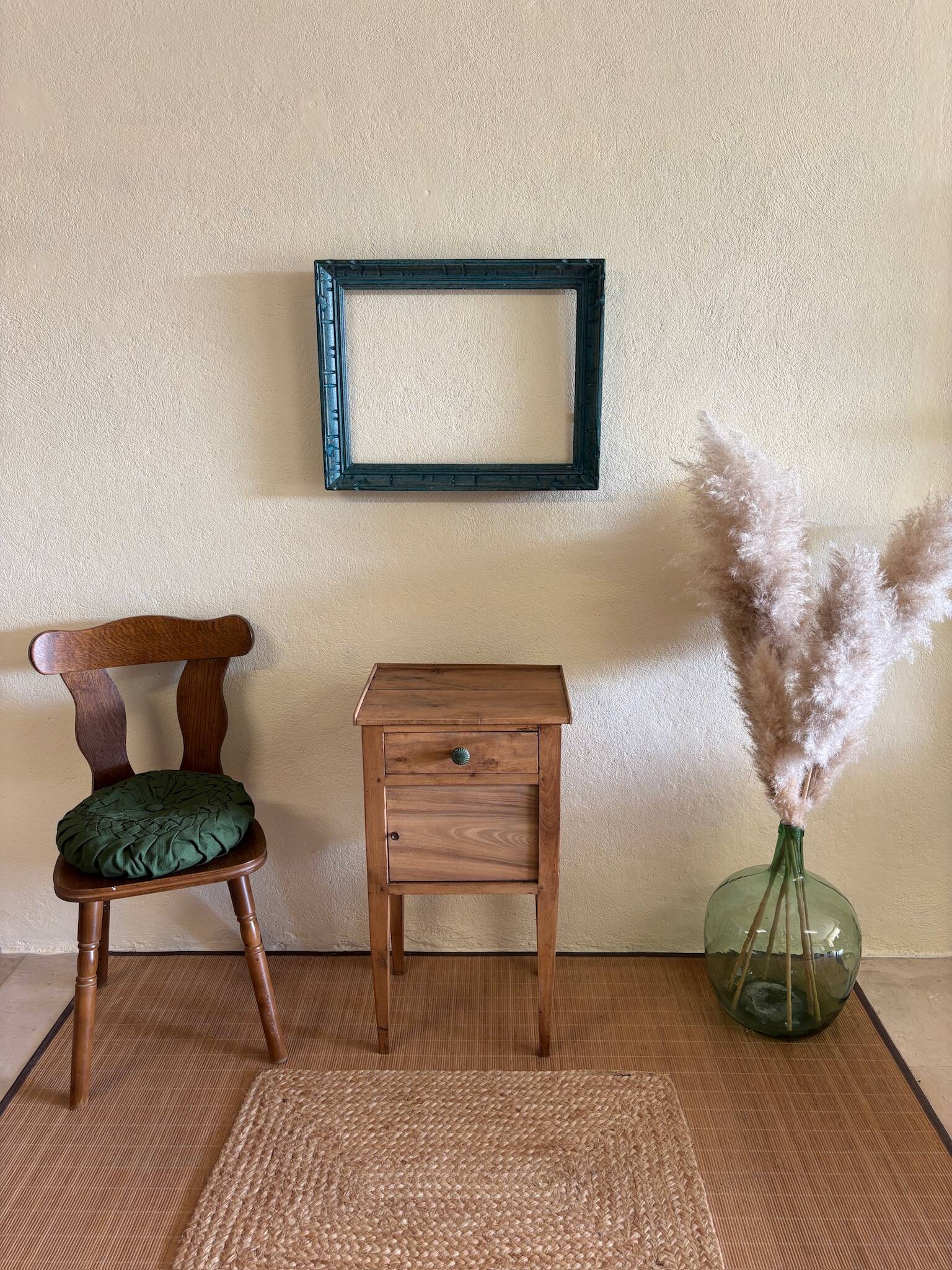 Table de chevet en bois brut rénovée