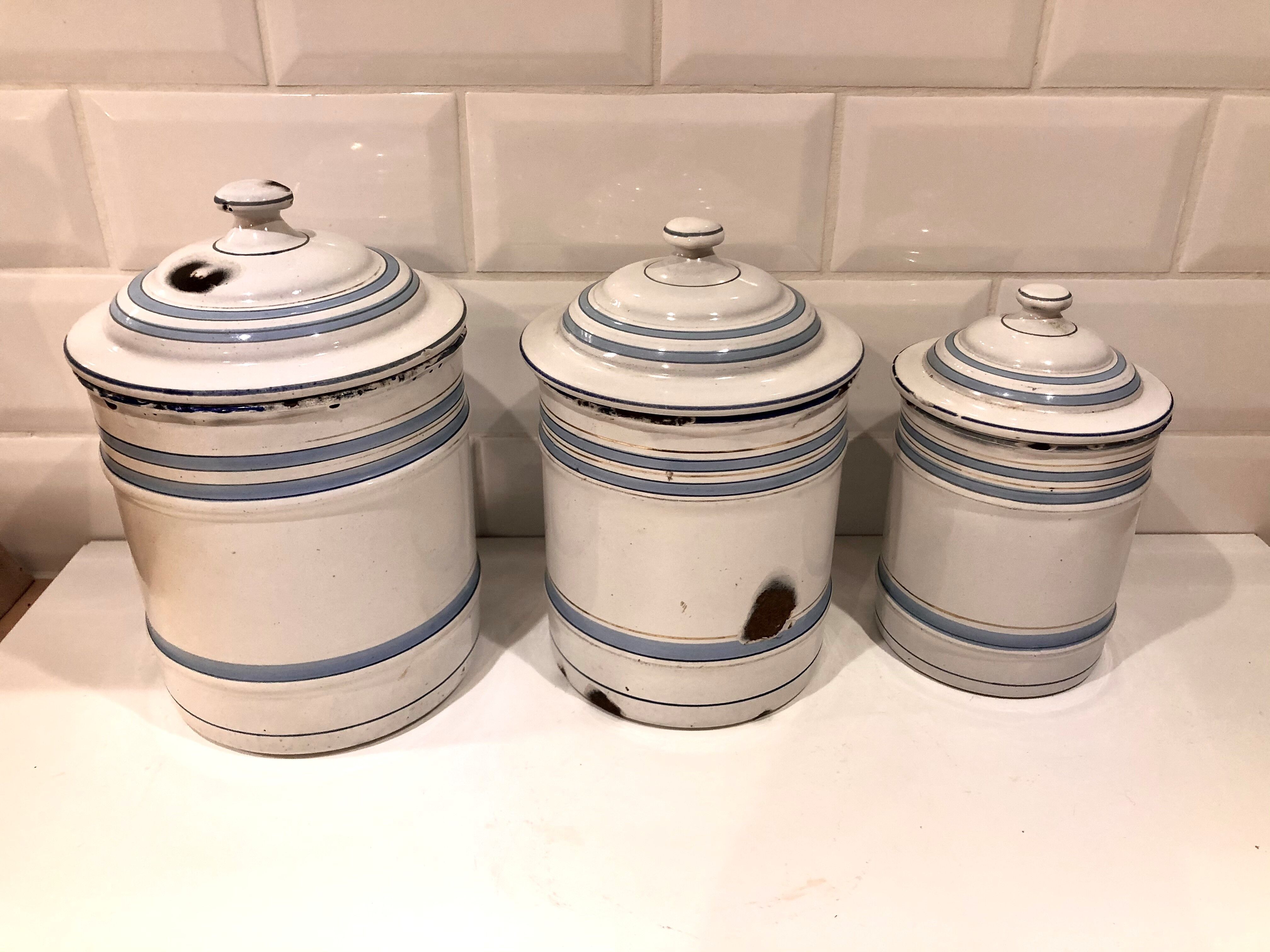Enamelled metal kitchen pot