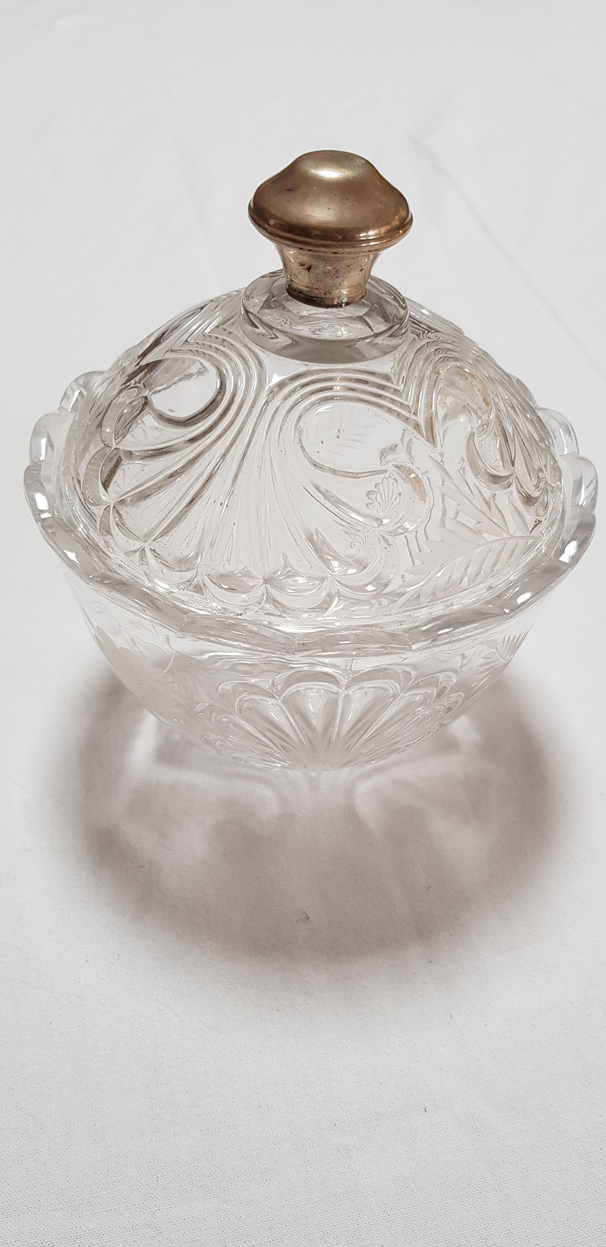 Crystal pot