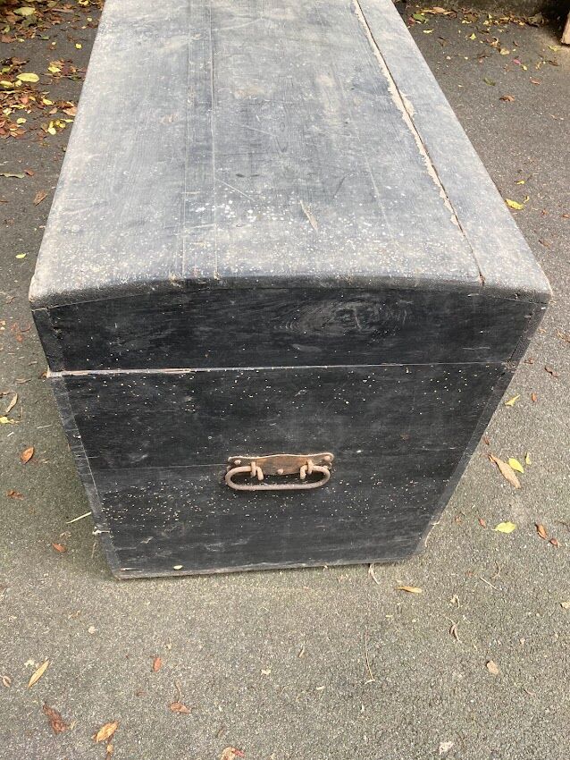 Wooden travel trunk