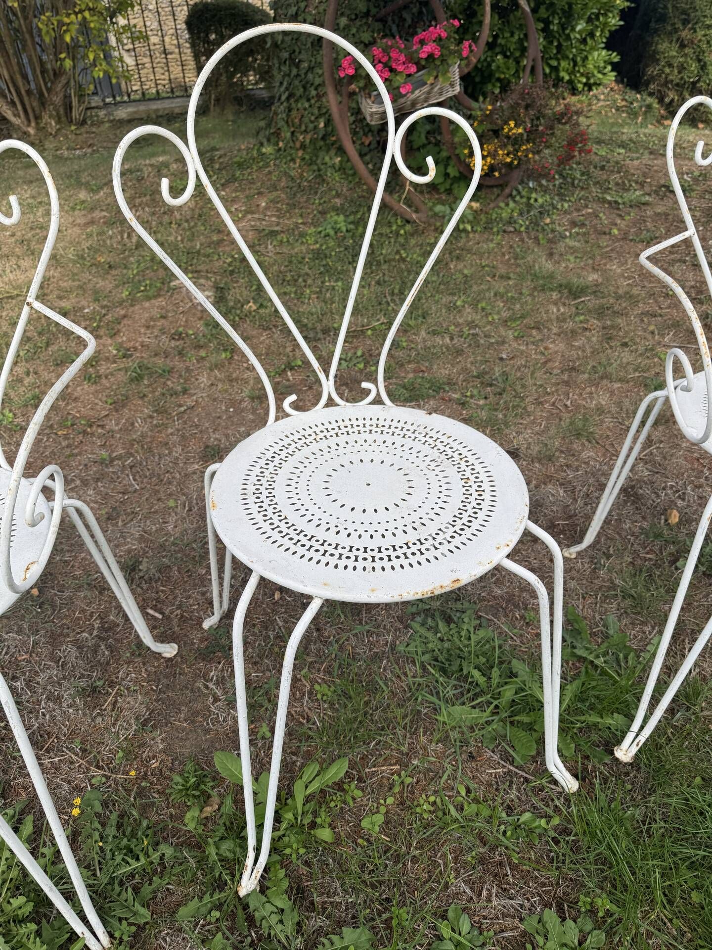 Set of 4 wrought iron garden chairs