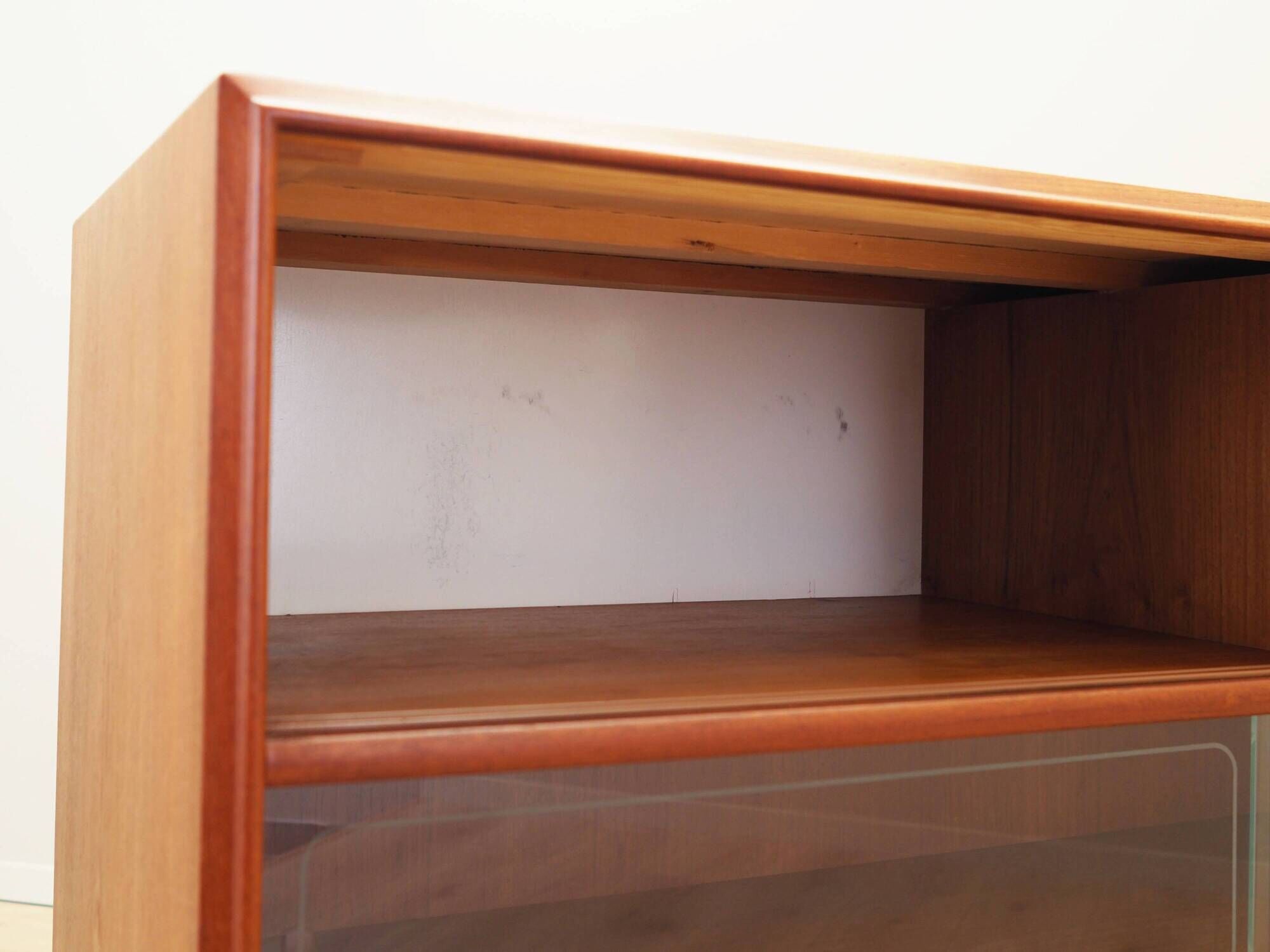 Buffet haut en teck, design danois, années 1970, production : Danemark