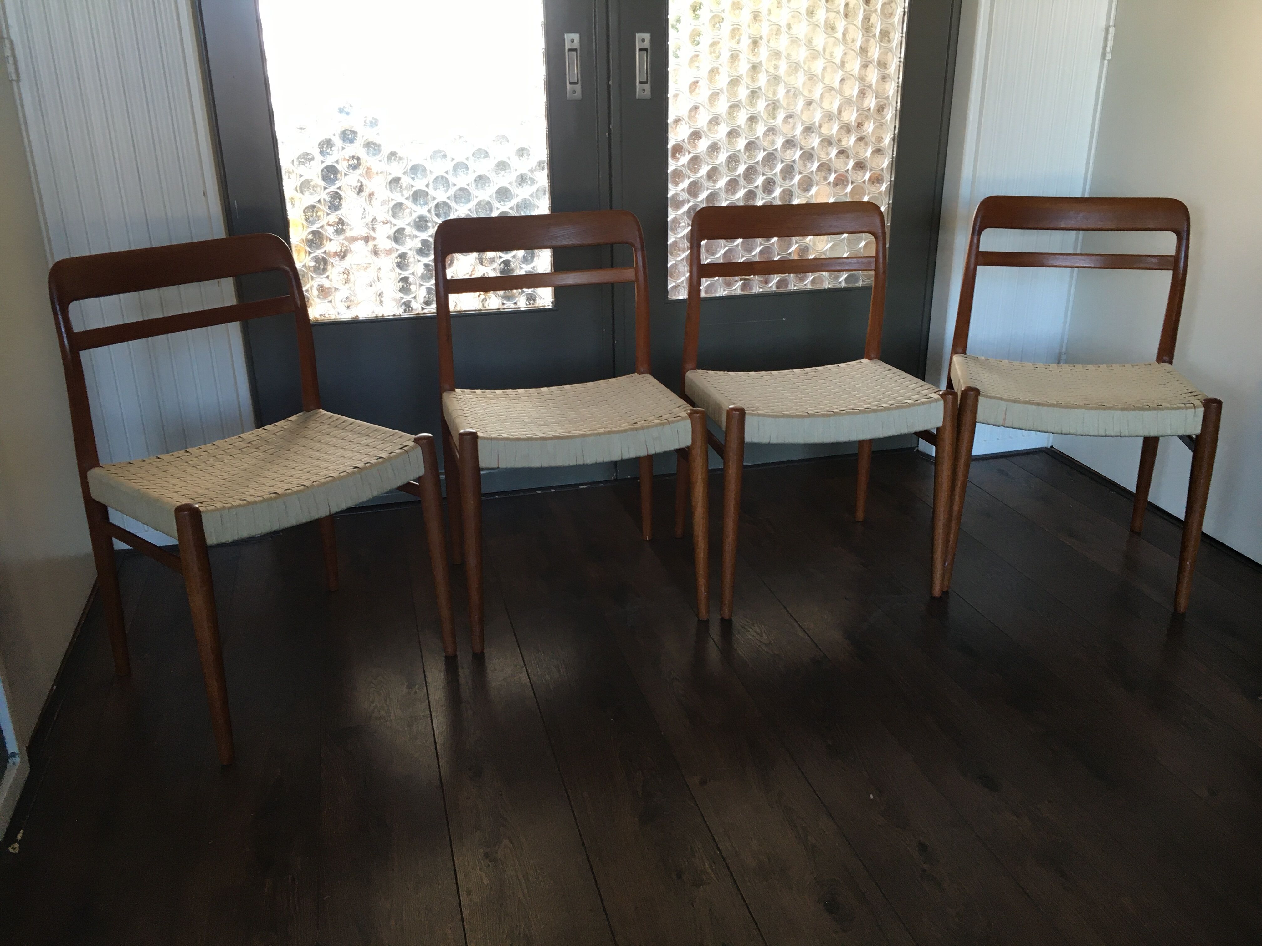 Ensemble scandinave de 4 chaises à manger en teck par Gustav Bahus et Eft. à partir des années 1960