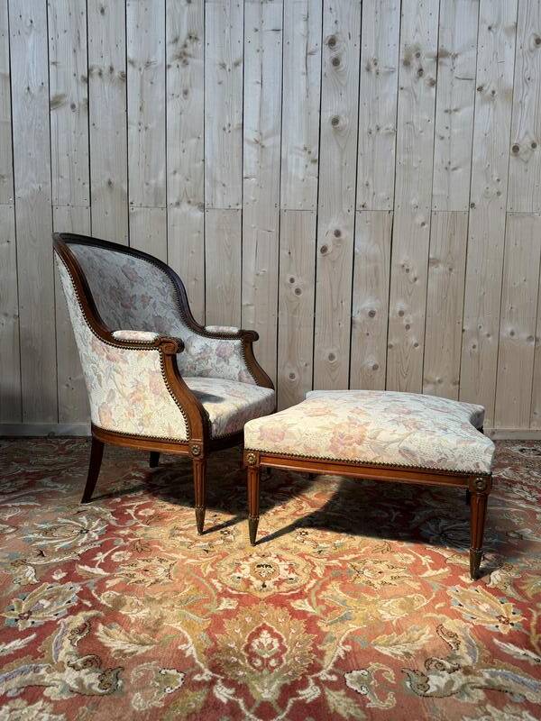 Bergère gondole Louis XVI avec son repose-pied en acajou