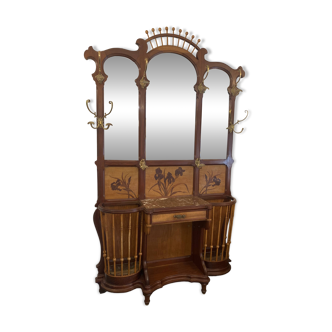 Art Nouveau cloakroom