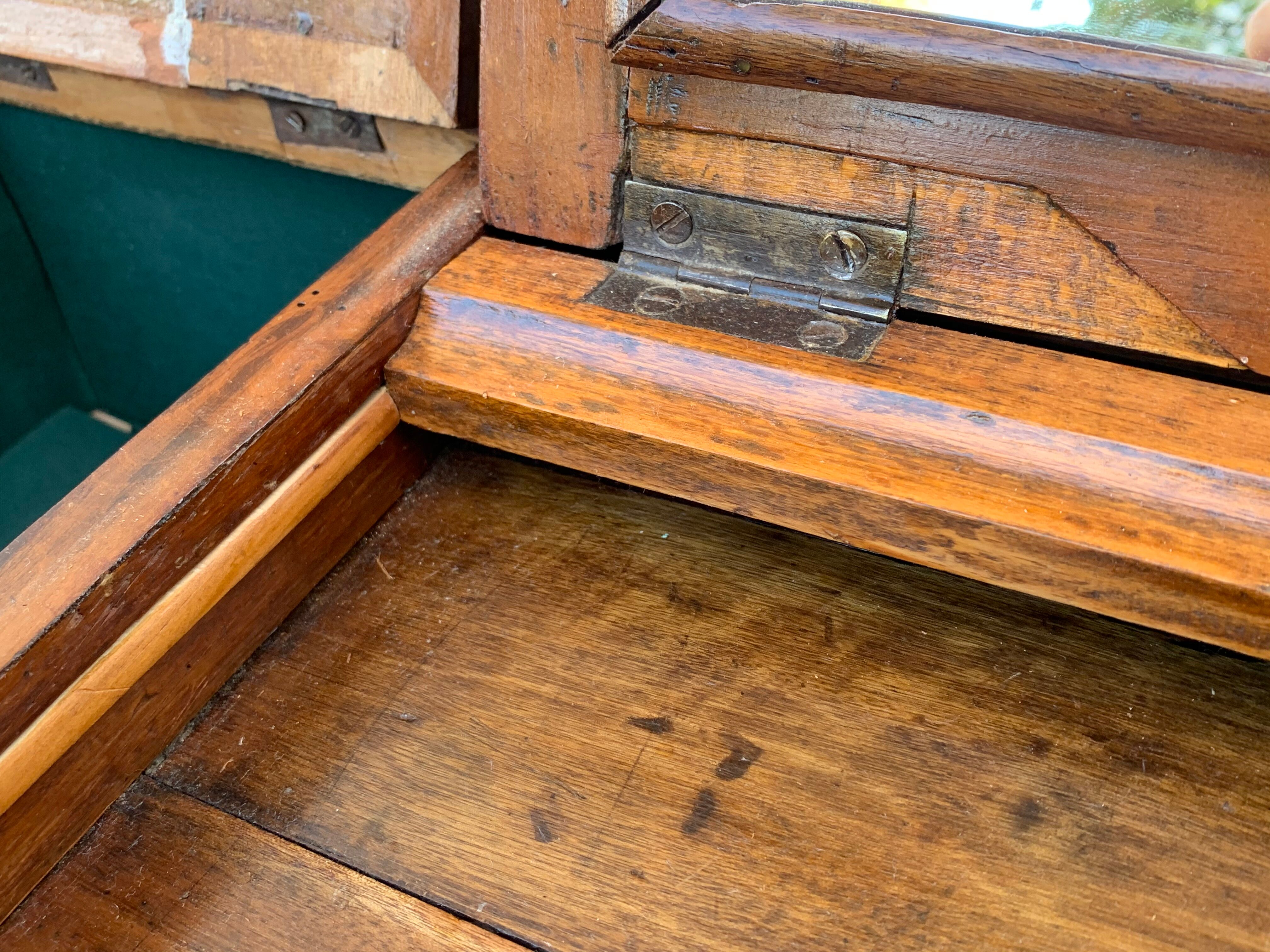 Hairdresser Louis XVI in marquetry and bronze