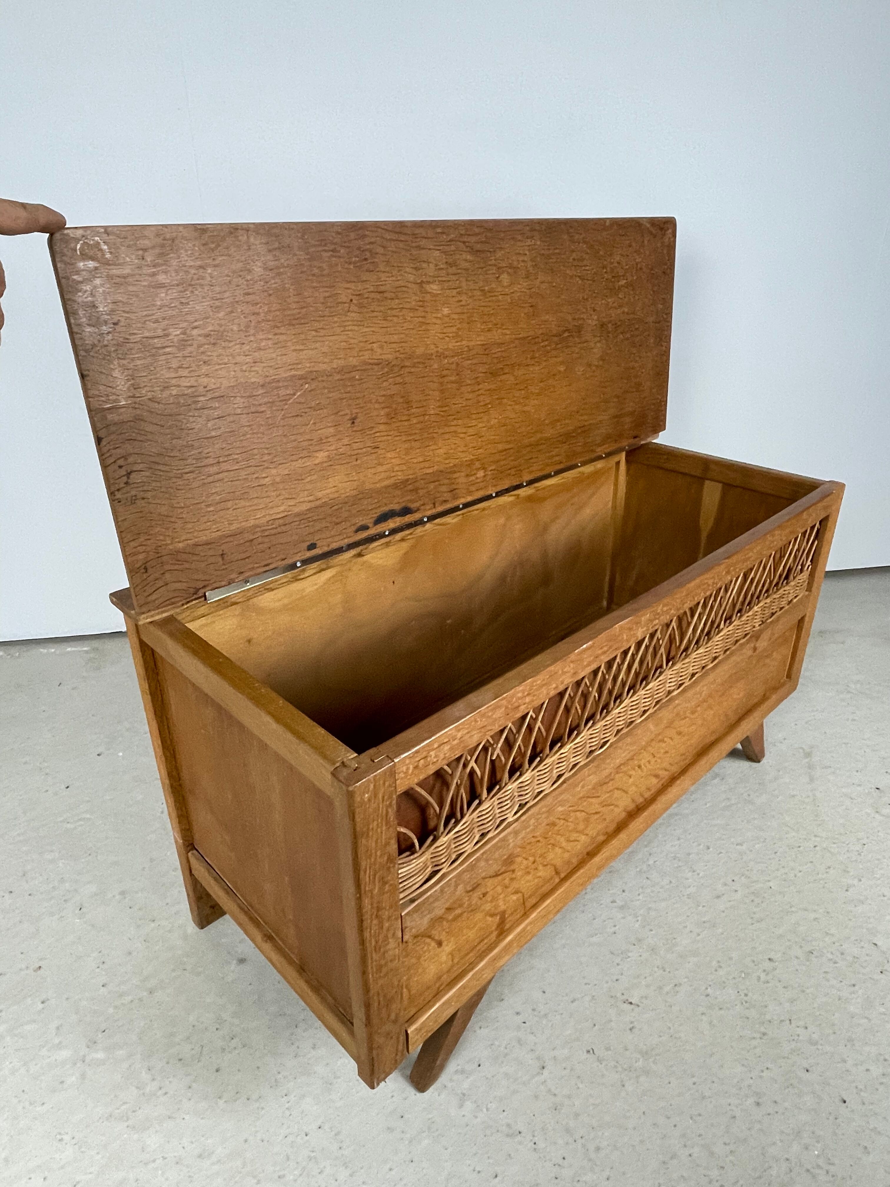 Coffre à jouet 1950 pieds compas et rotin