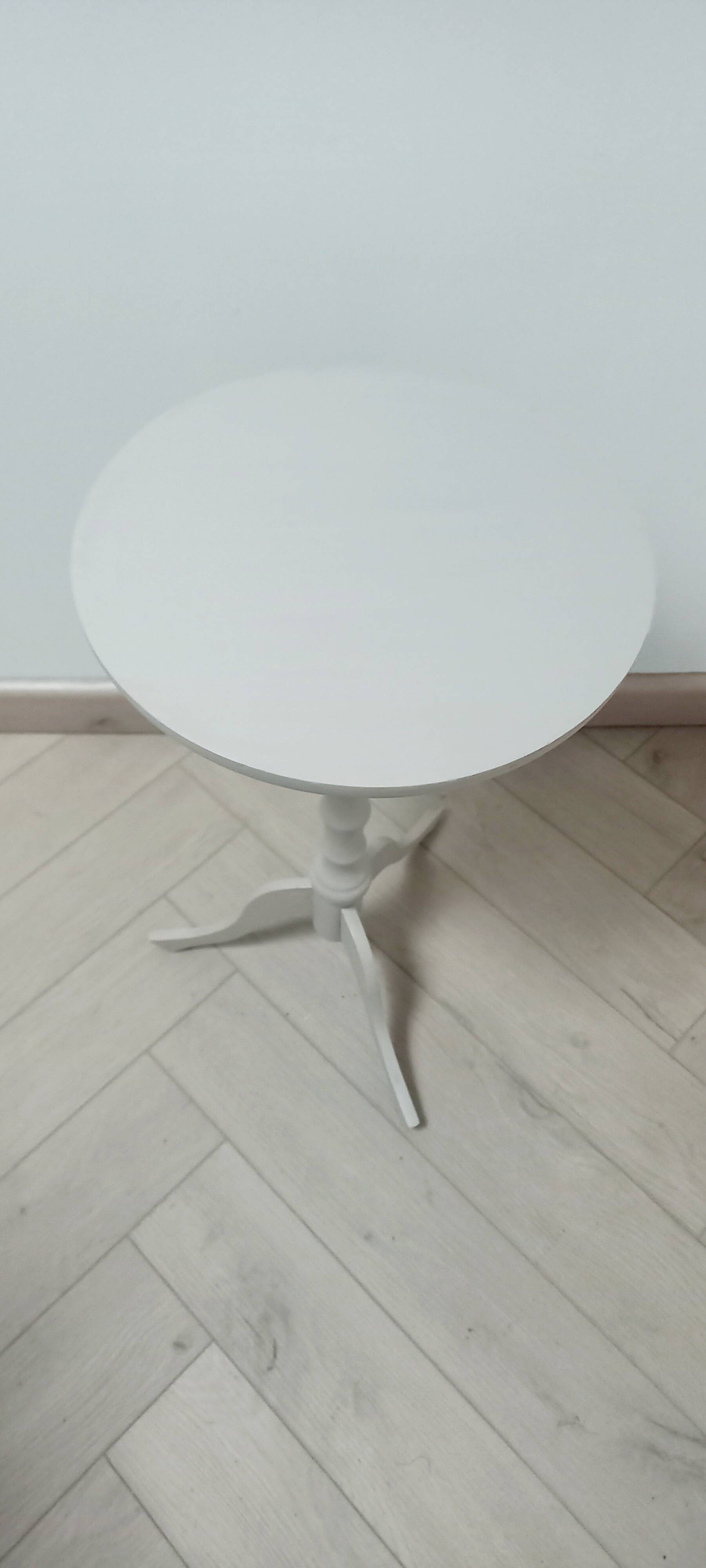 Refurbished tripod pedestal table