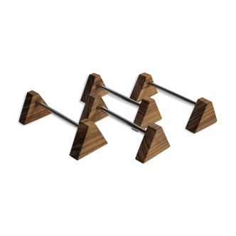 Ensemble de quatre porte couteaux en métal et bois vintage