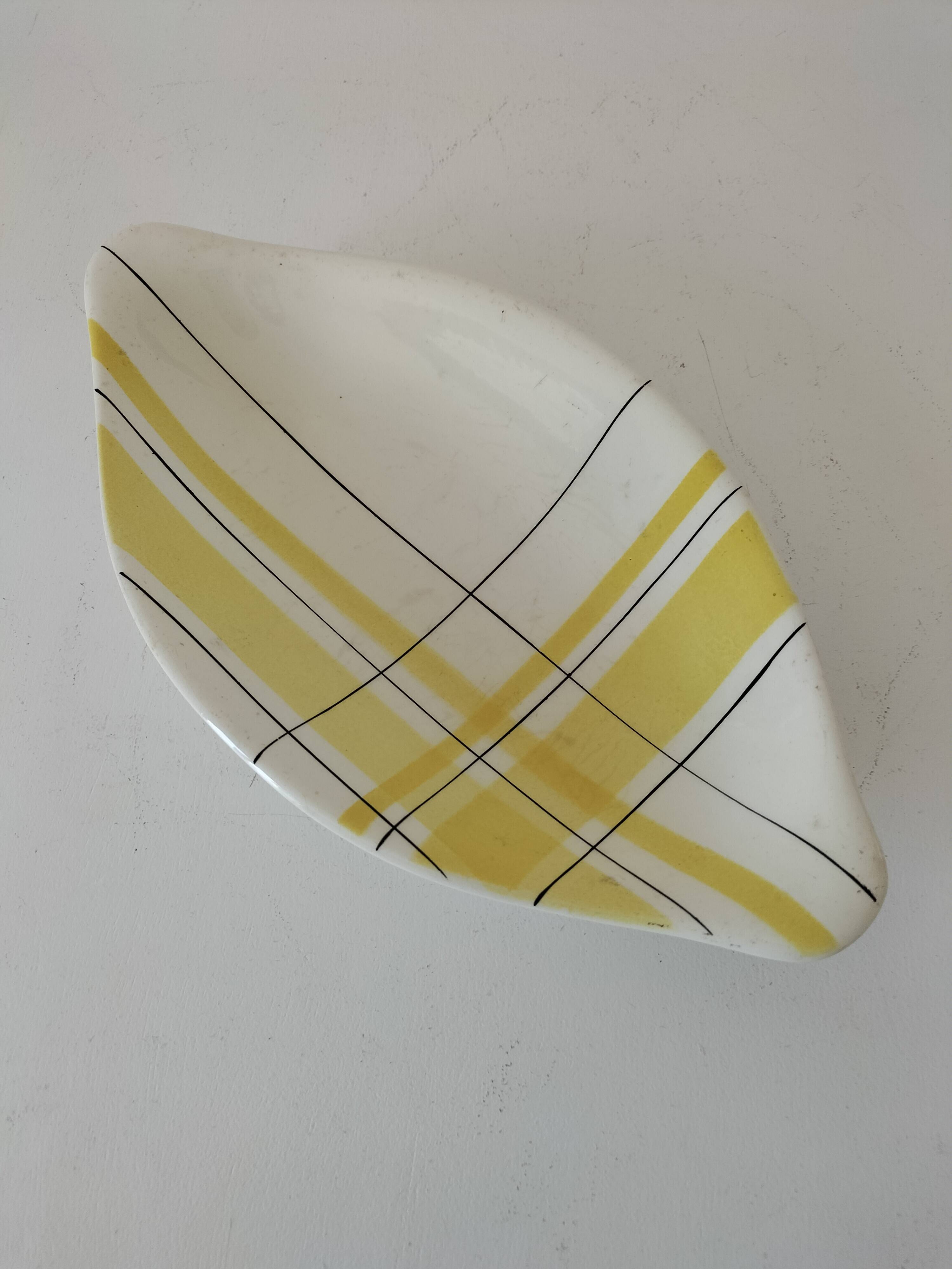 Salins shuttle dish – “Montreal” yellow & black decor – 1950s