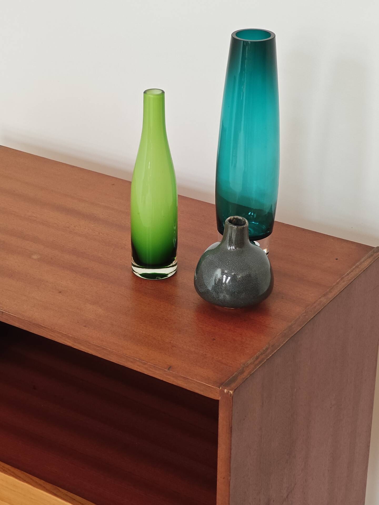 Petit meuble d'appoint buffet en bois 1970