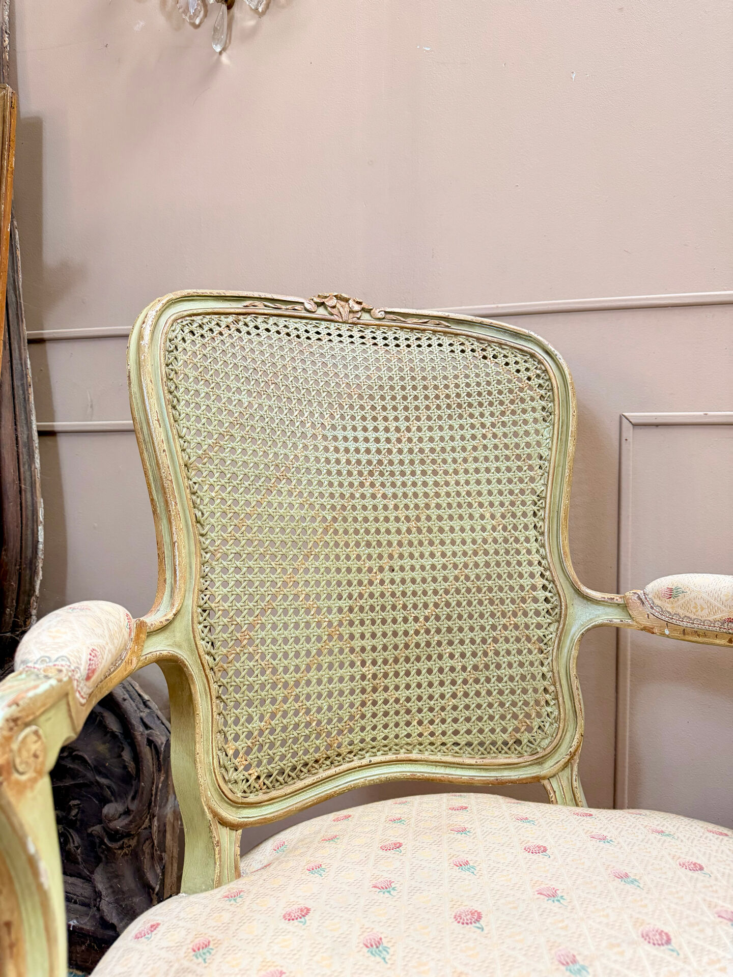 PAIRE DE FAUTEUILS EN BOIS LAQUÉ DE STYLE LOUIS XV XIX EME SIÈCLE  