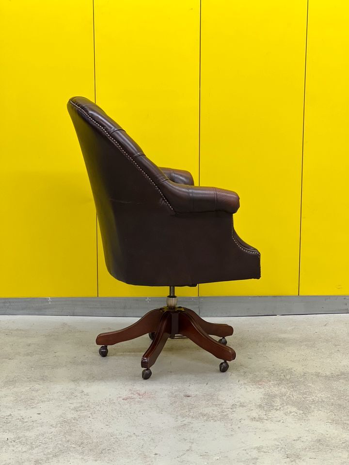 Fauteuil chesterfield directors en cuir brun