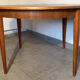 Table de repas ronde aux design scandinave en teck des années 60.