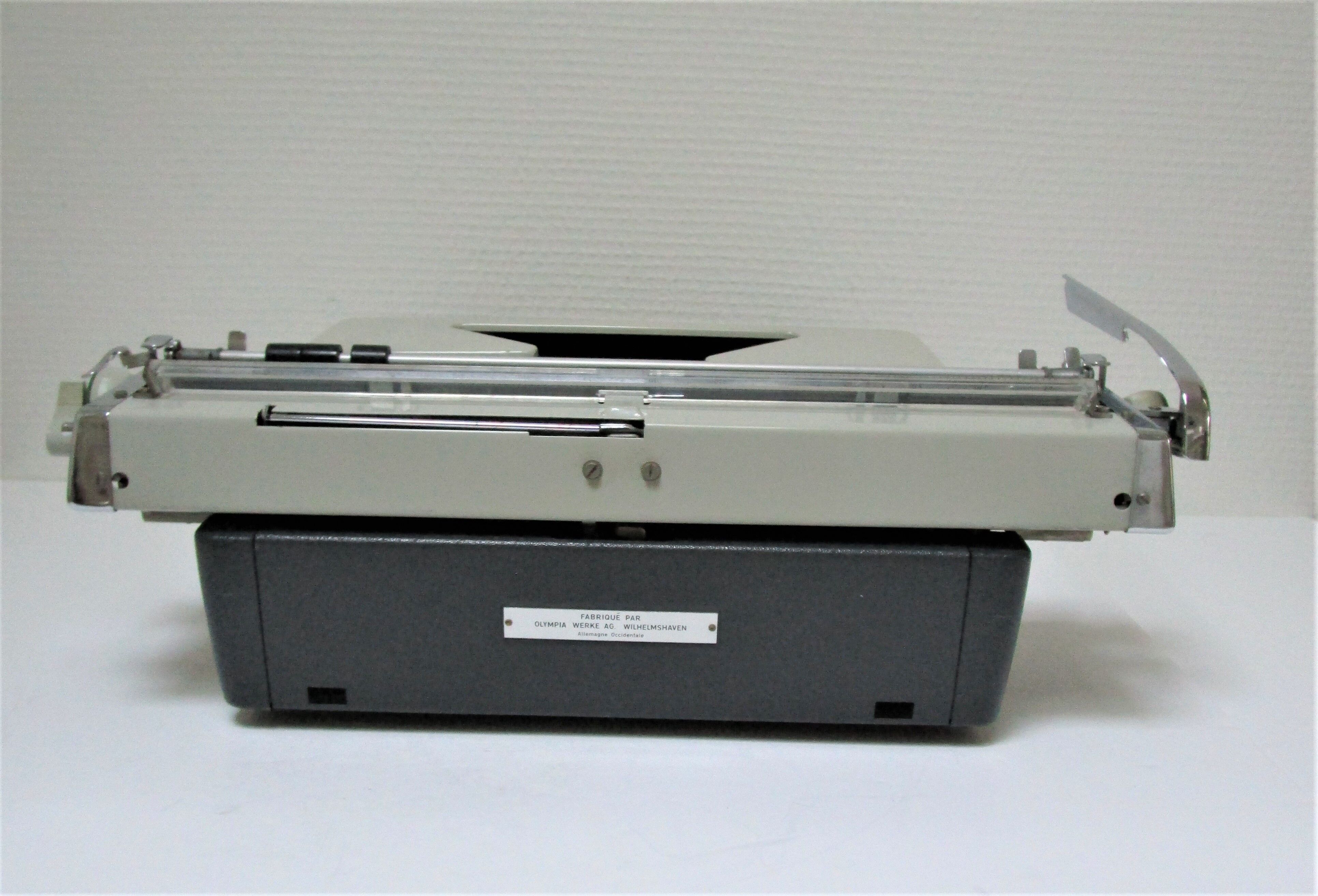 typewriter Olympia metal large cart A3 years 60