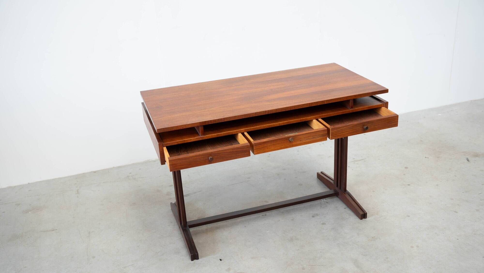 Sculptural free standing Italian desk