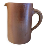 Pichet en grès artisanal – émaillage brun rosé – France, années 1970