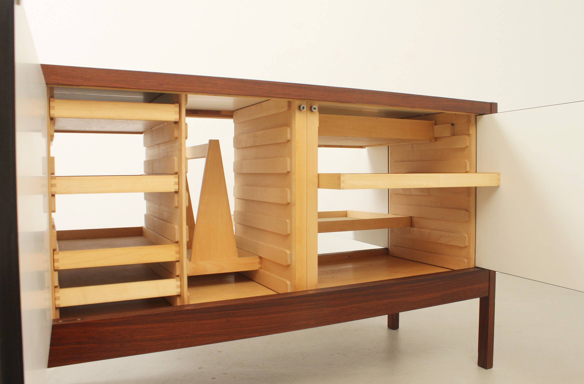 Buffet réversible conçu par Dieter Wäeckerlin pour Idealheim, Suisse, 1963