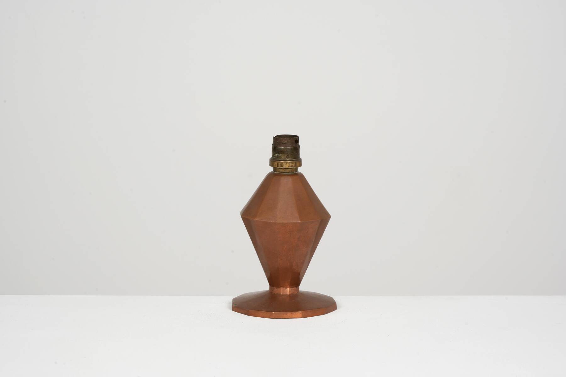 Art Deco Modernist lamp in copper dinanderie circa 1930