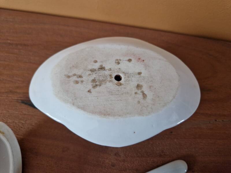 Mustard pot in the shape of a soup tureen made of German or French porcelain.