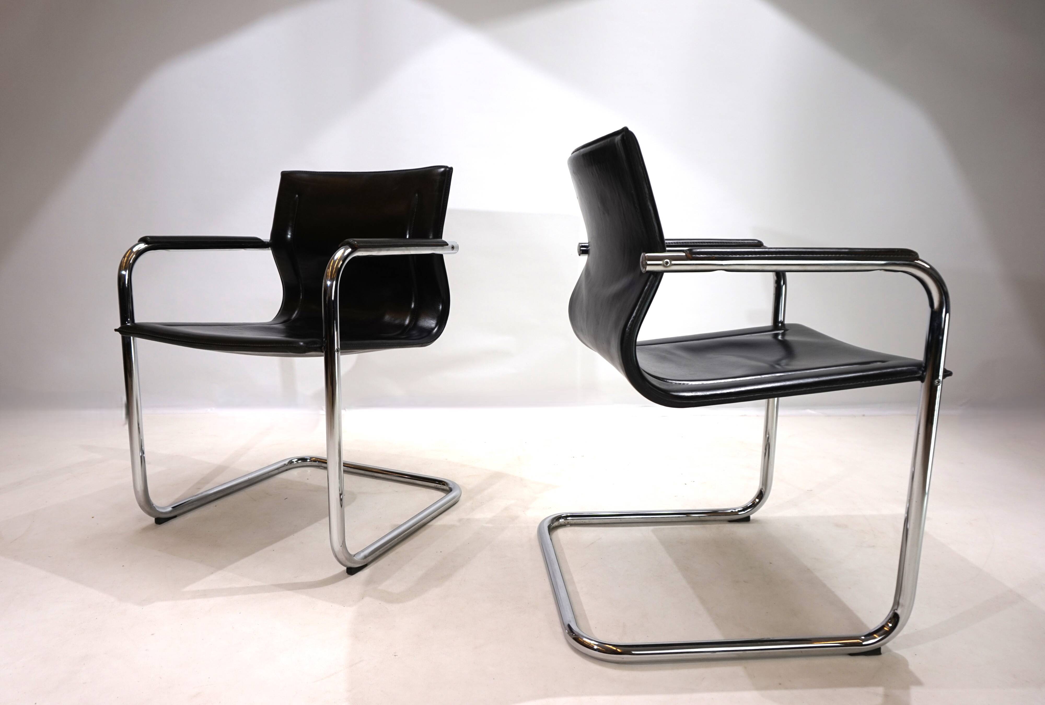 2 leather and chrome metal armchairs Matteo Grassi, 1970