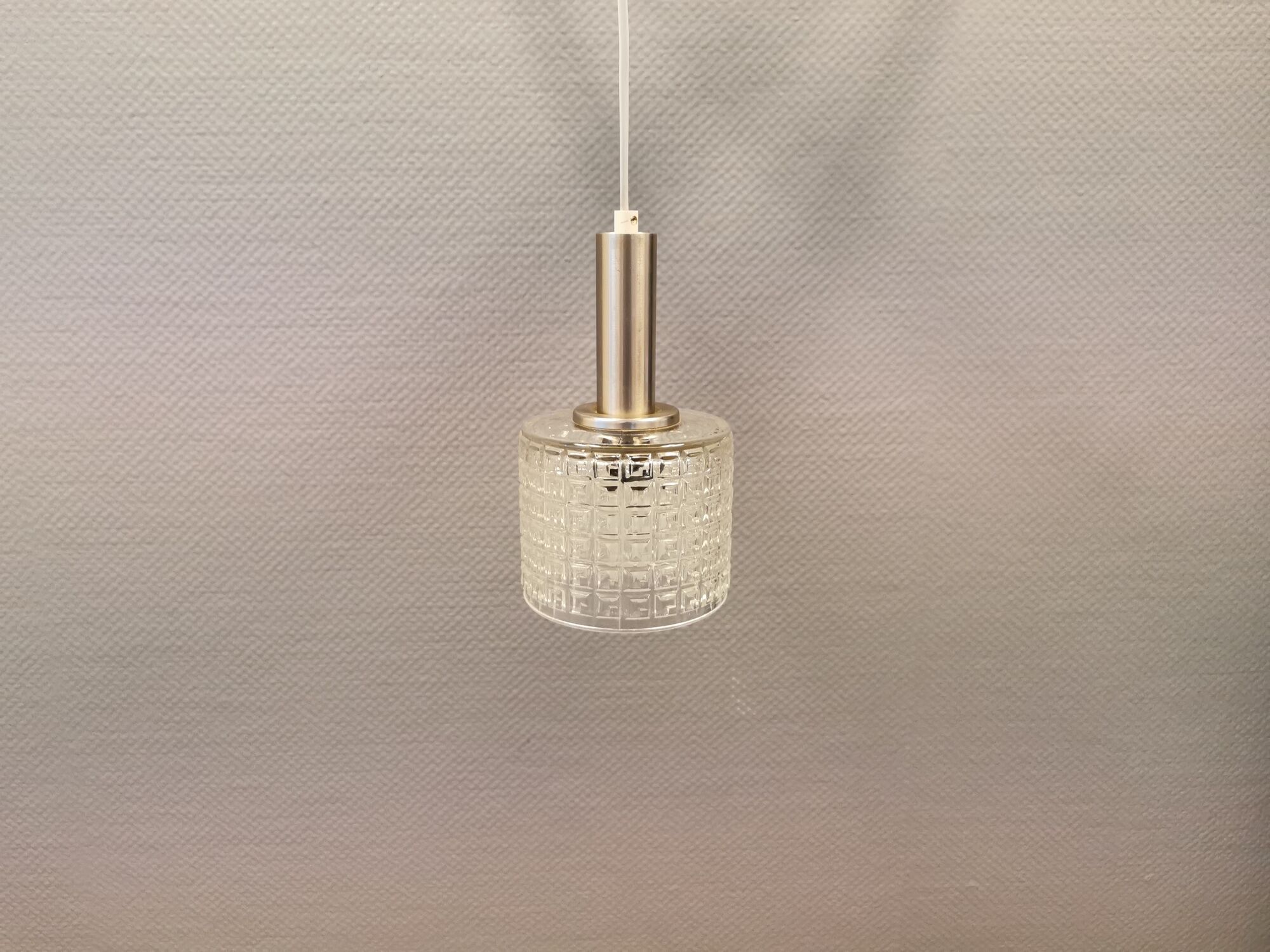 Small hanging lamp in transperant crystal glass