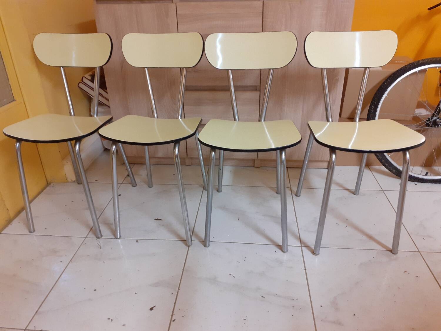 Formicat chairs