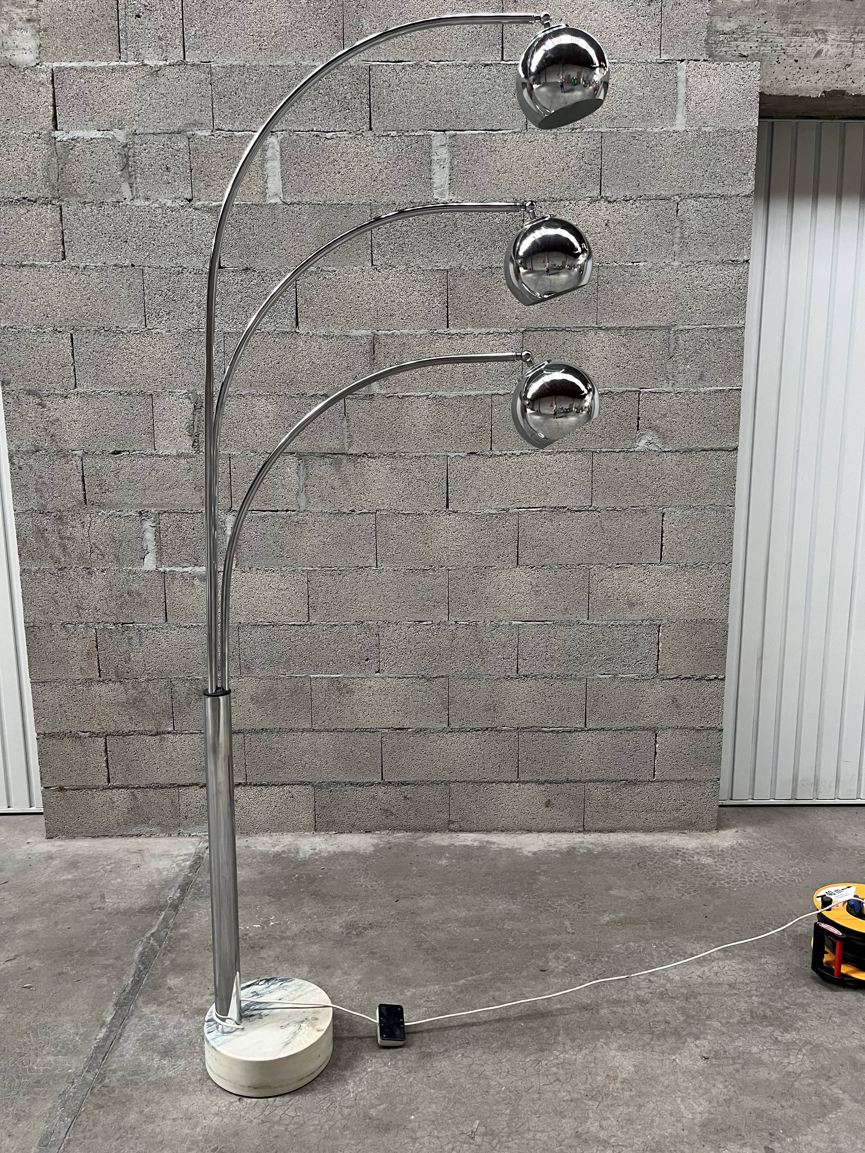 Lily of the valley floor lamp 1970 design Goffredo Reggiani