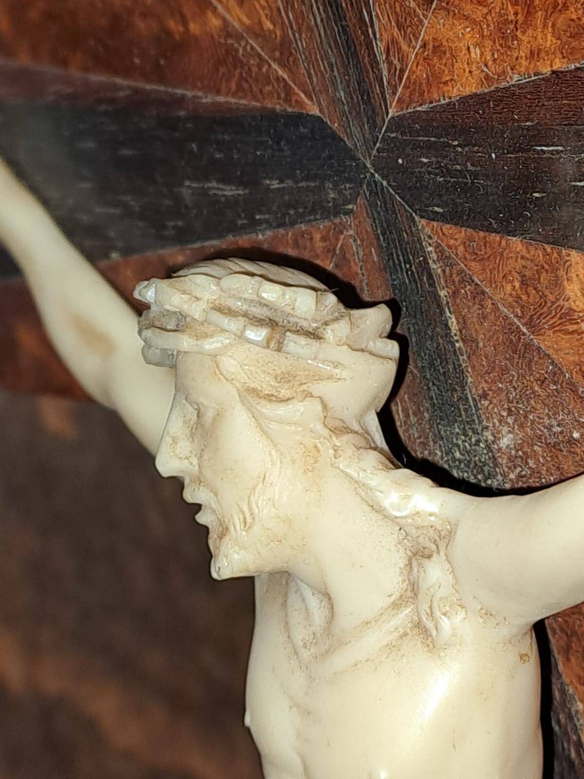 Crucifix in wood marquetry