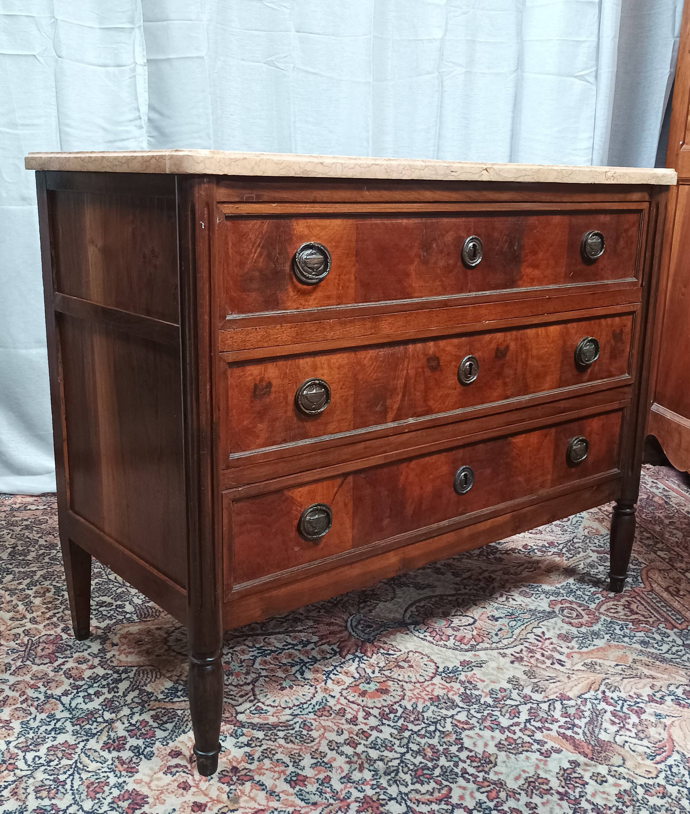 Commode Louis XVI en acajou