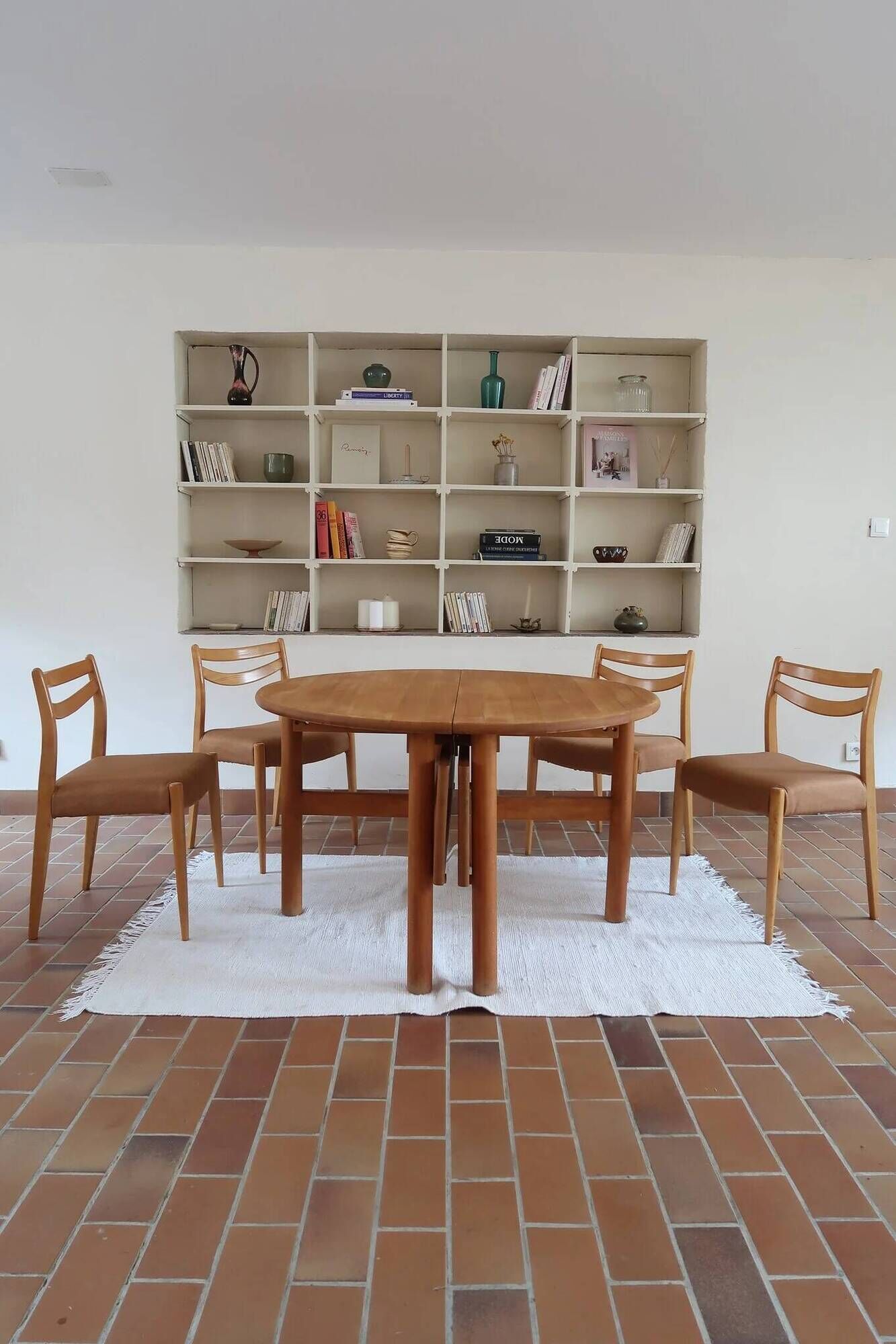 Table ronde extensible en hêtre massif, années 80