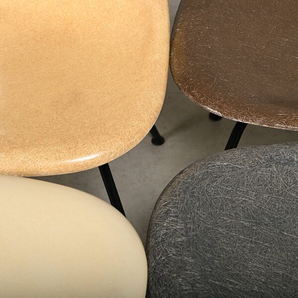 Ensemble de chaises DSX multicolores de Charles et Ray Eames pour Herman Miller.