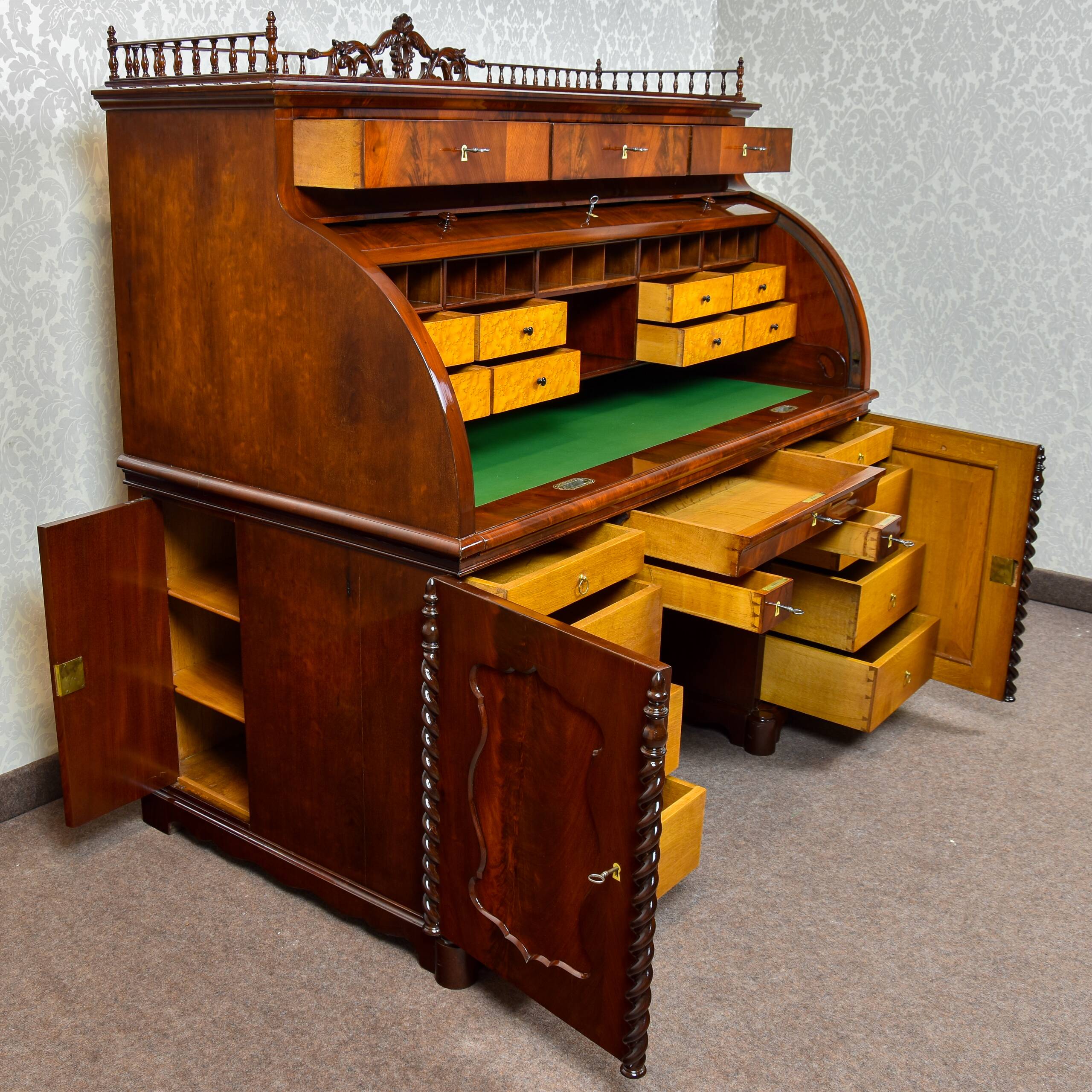 Large cylinder desk Louis-Philippe in mahogany and maple - 1840-1860