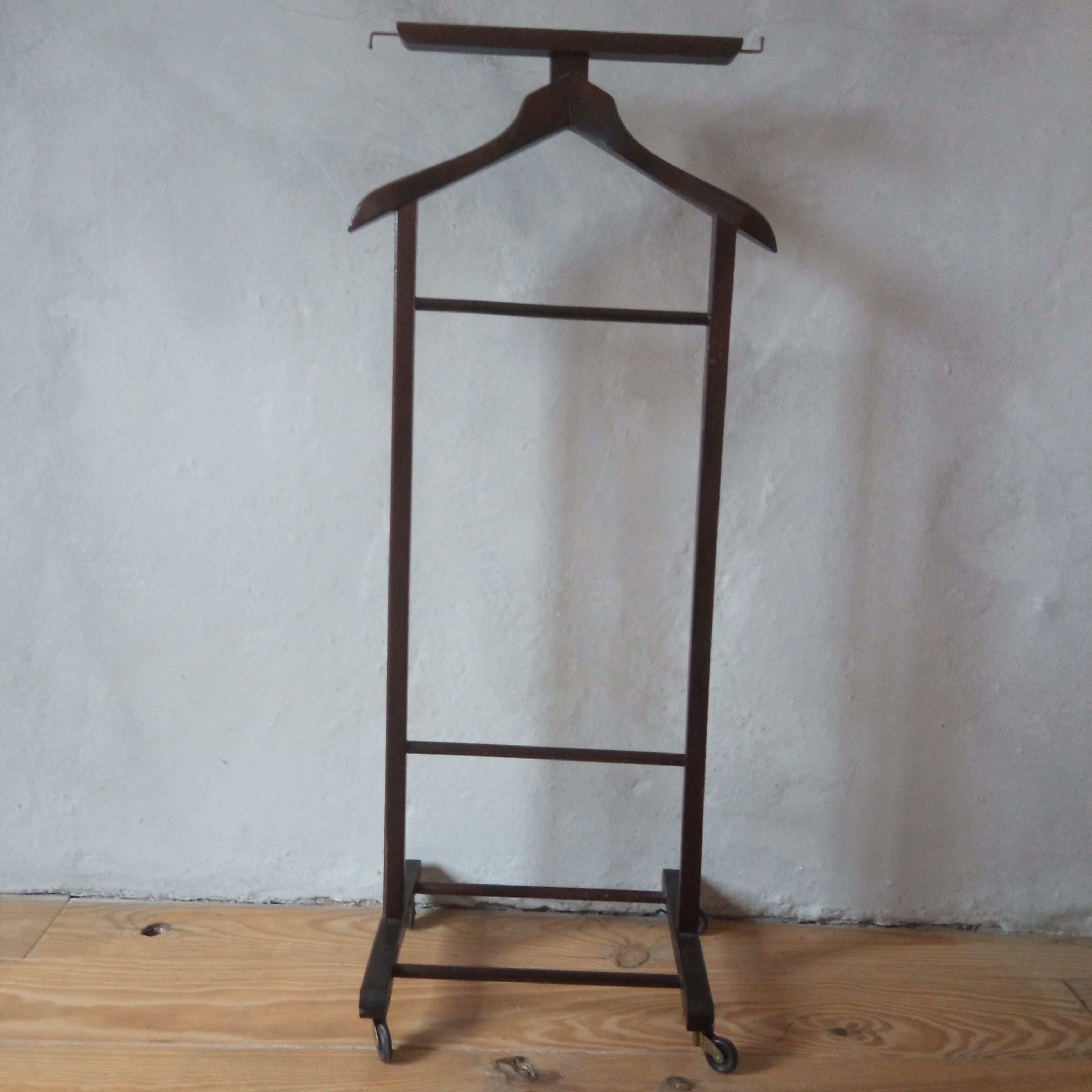 Valet de chambre on wheels