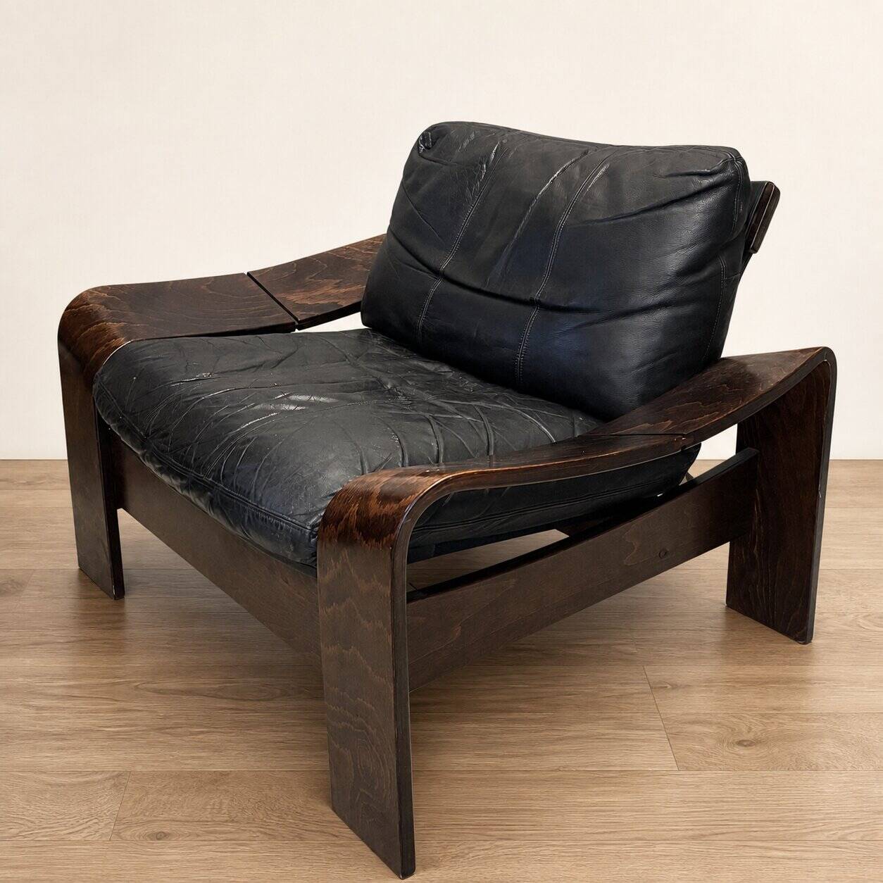 Paire de fauteuils scandinaves en cuir et palissandre