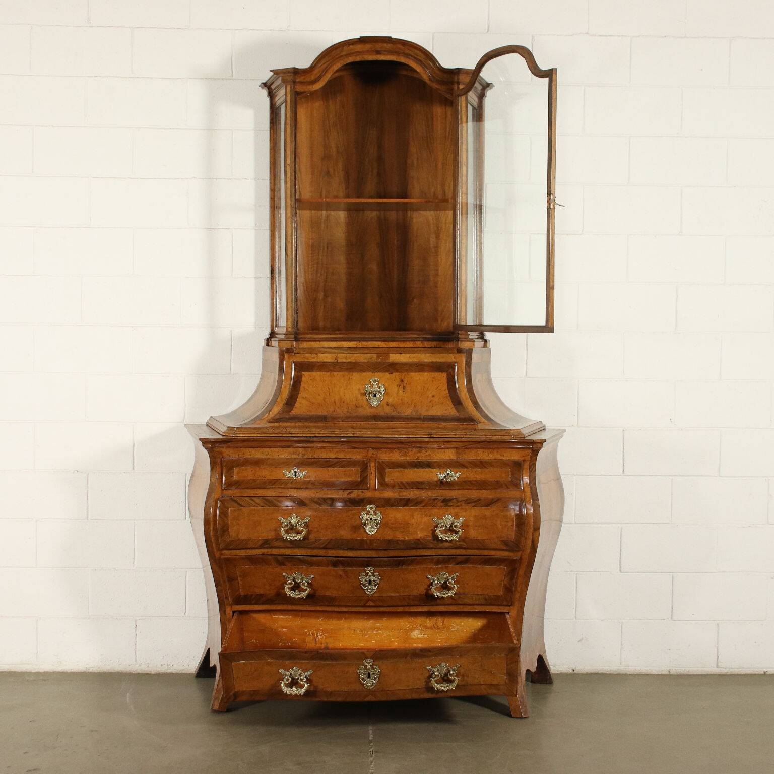 Baroque commode in maple, poplar and bronze, Emilia, Italy, 1700