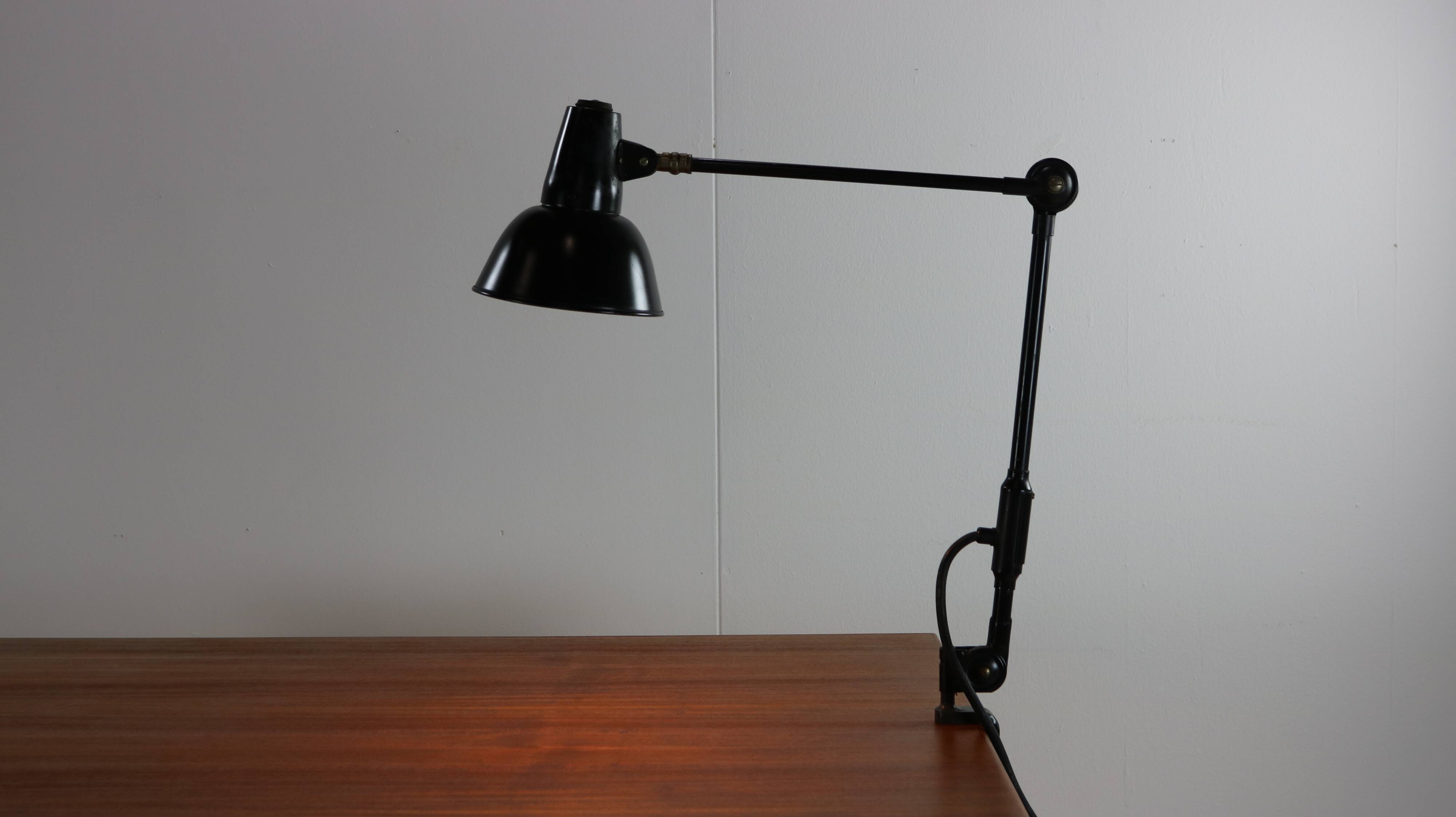 Stunning eartly 20th century industrial German design desk lamp