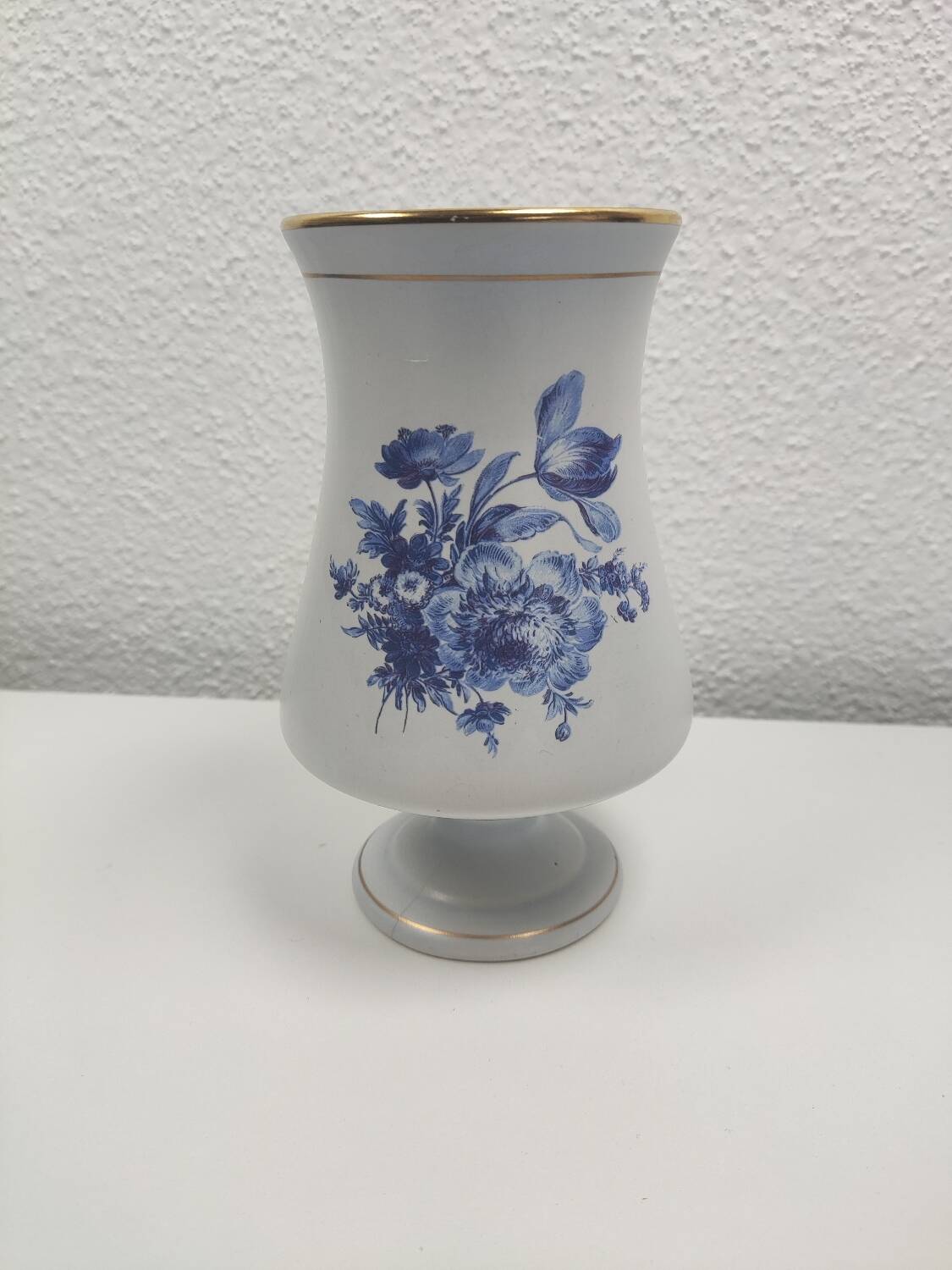 Vase Flora Keramiek Gouda Holland blue pink white 1881 Signed