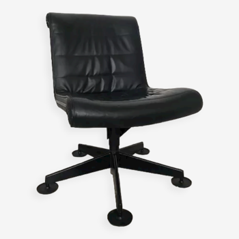Office chair by Richard Sapper for Knoll International.