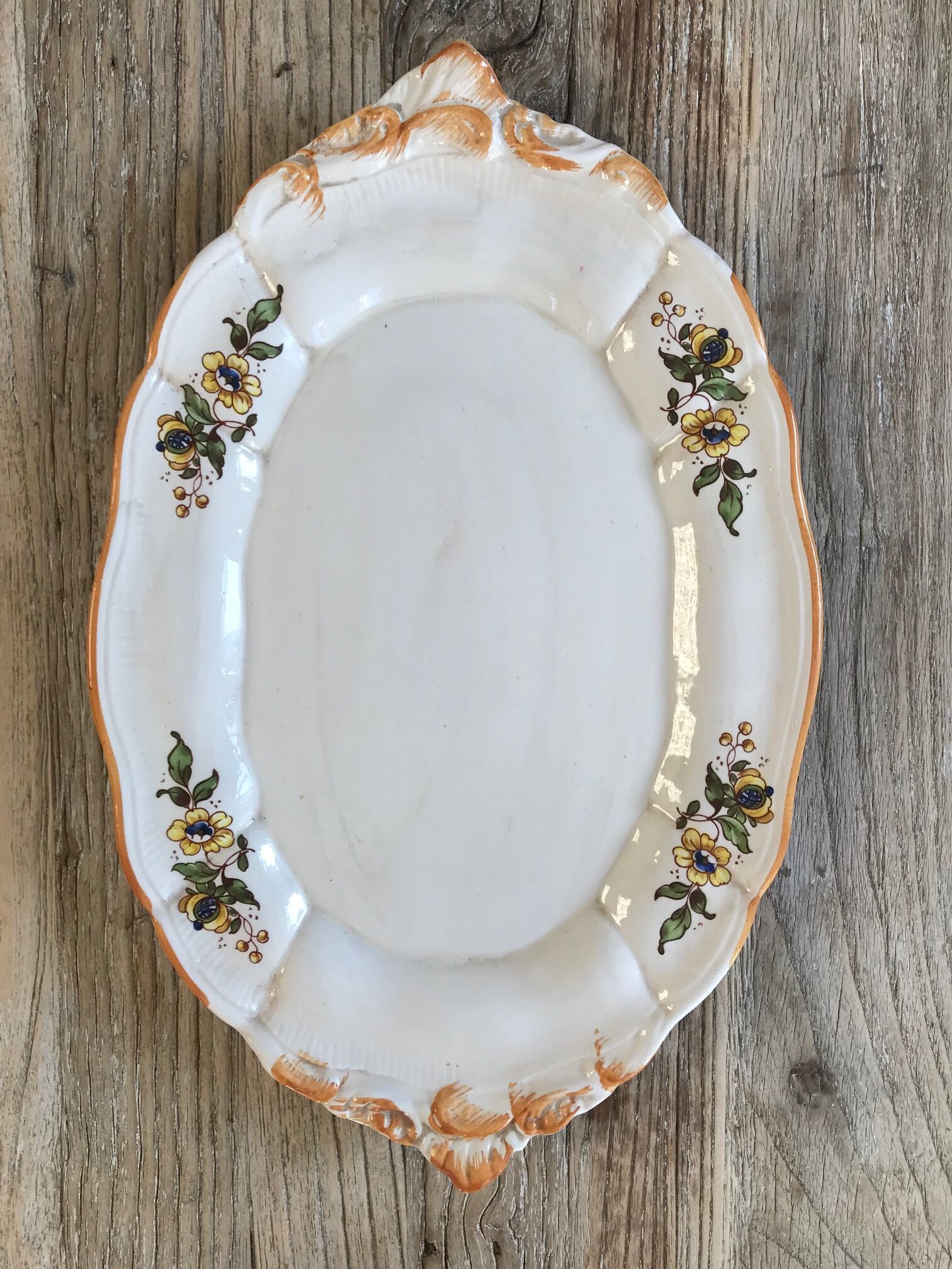 Flowery oval dish