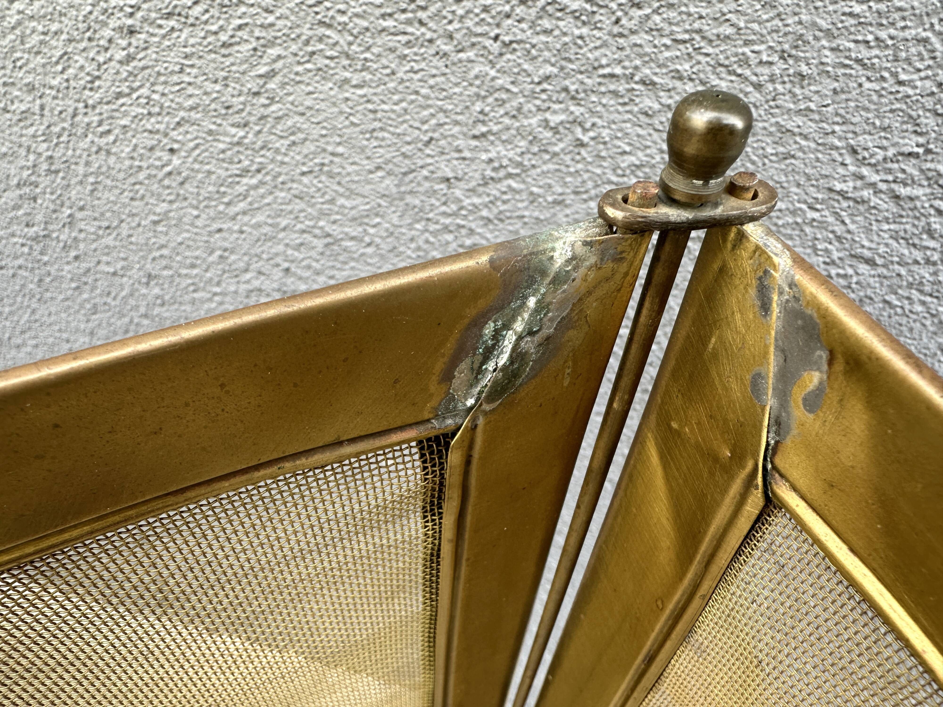 Antique brass fireplace screen from the 19th century by Bouhon Frères.