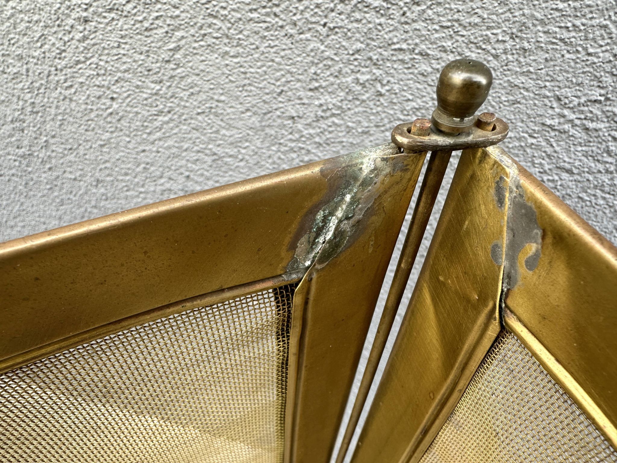 Antique brass fireplace screen from the 19th century by Bouhon Frères.