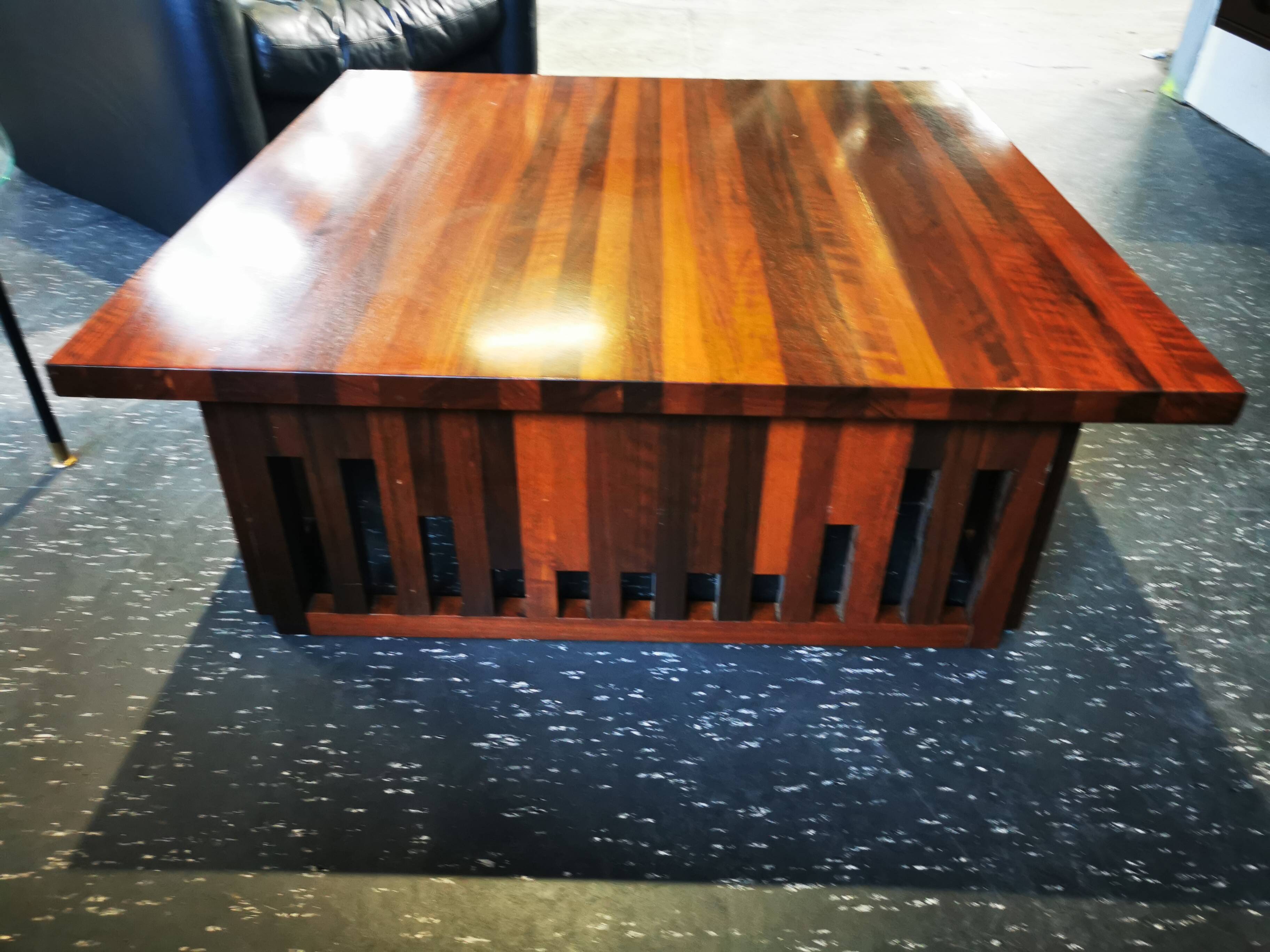 Table basse XL design vintage en bois exotique