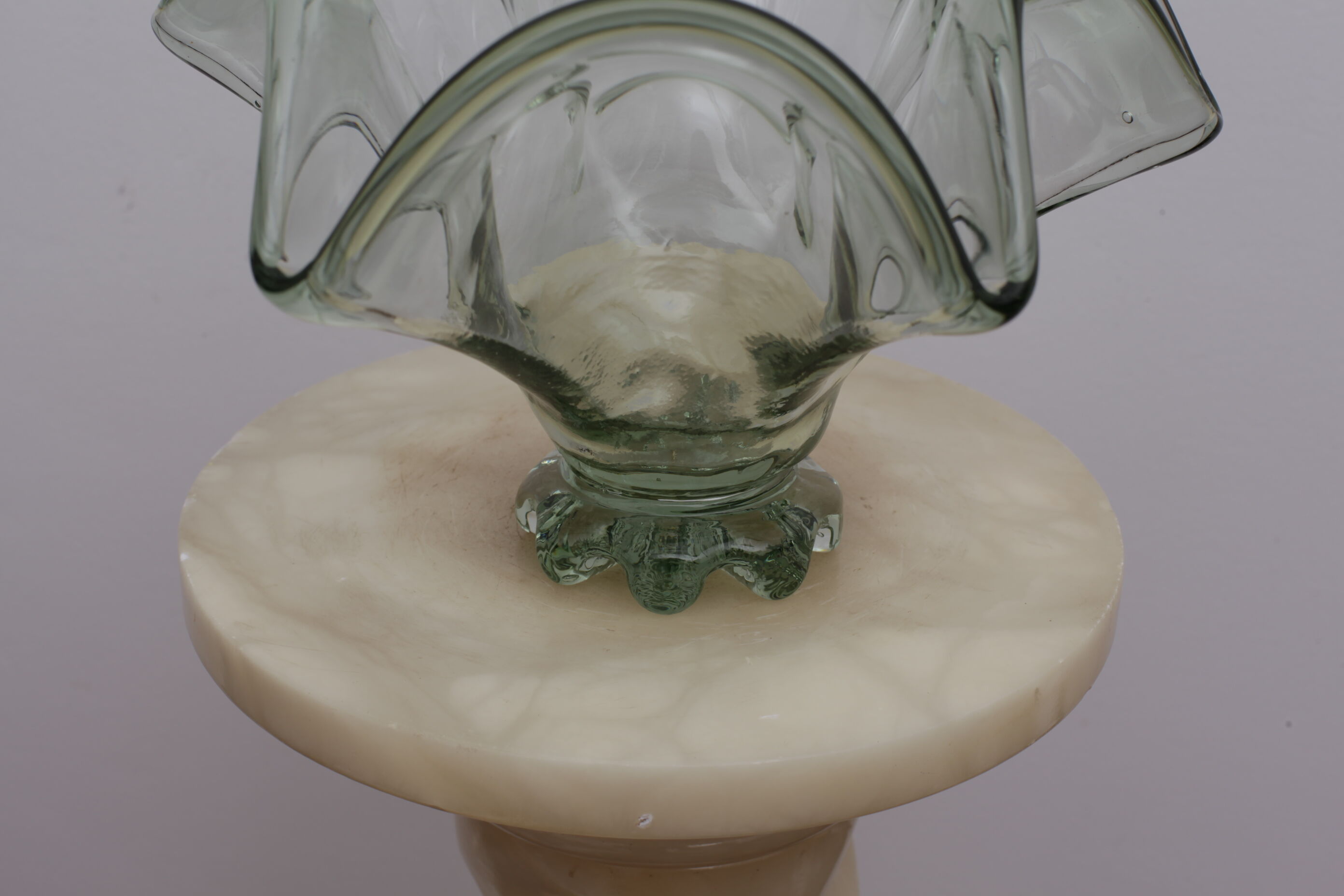 Basket-shaped glass basket