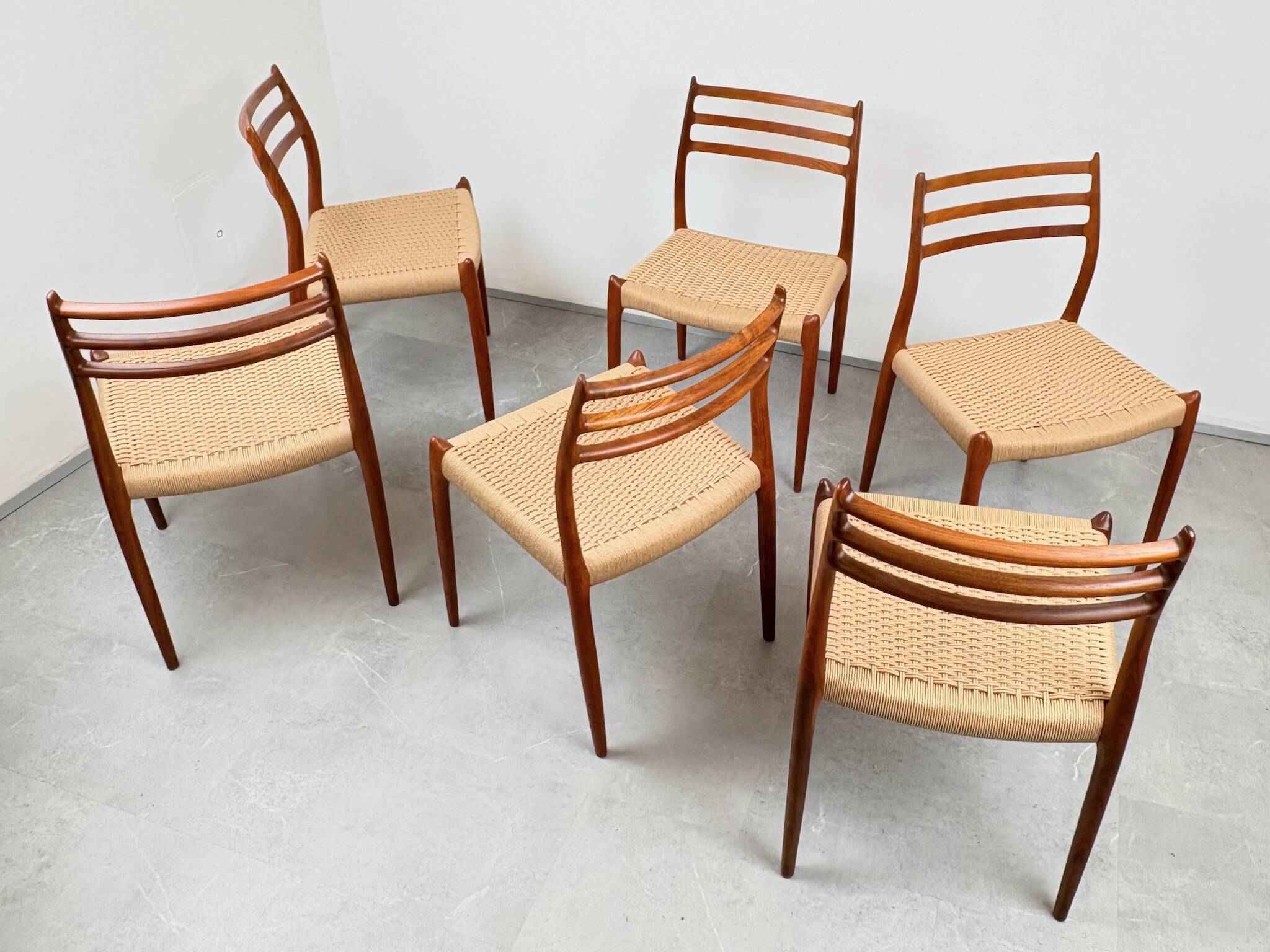 Ensemble de 6 chaises modèle 78 en teck par Niels O. Møller