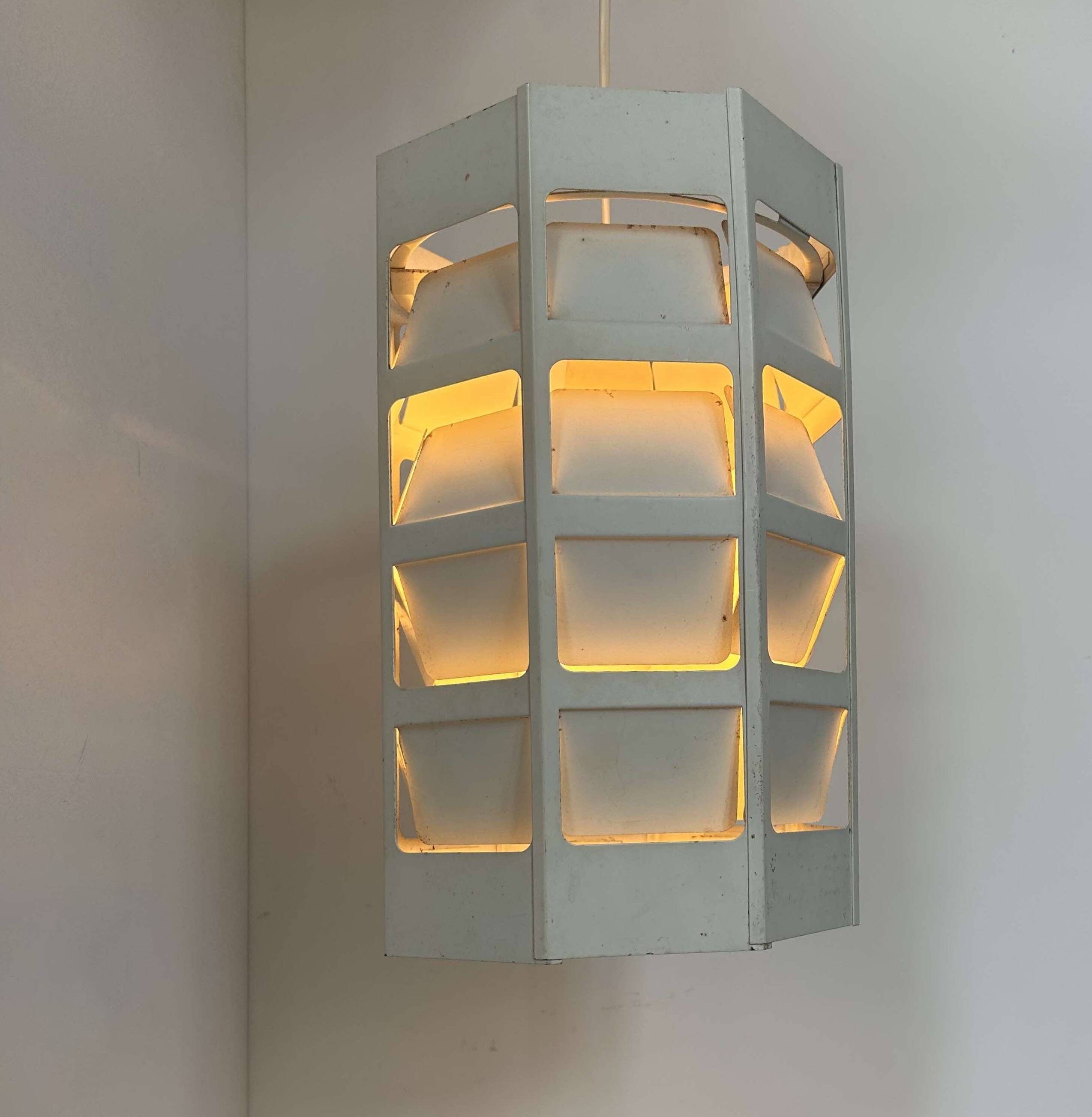 Vintage pendant light by Poul Gernes, matt white lacquered metal, by Poulsen Denmark 1960.