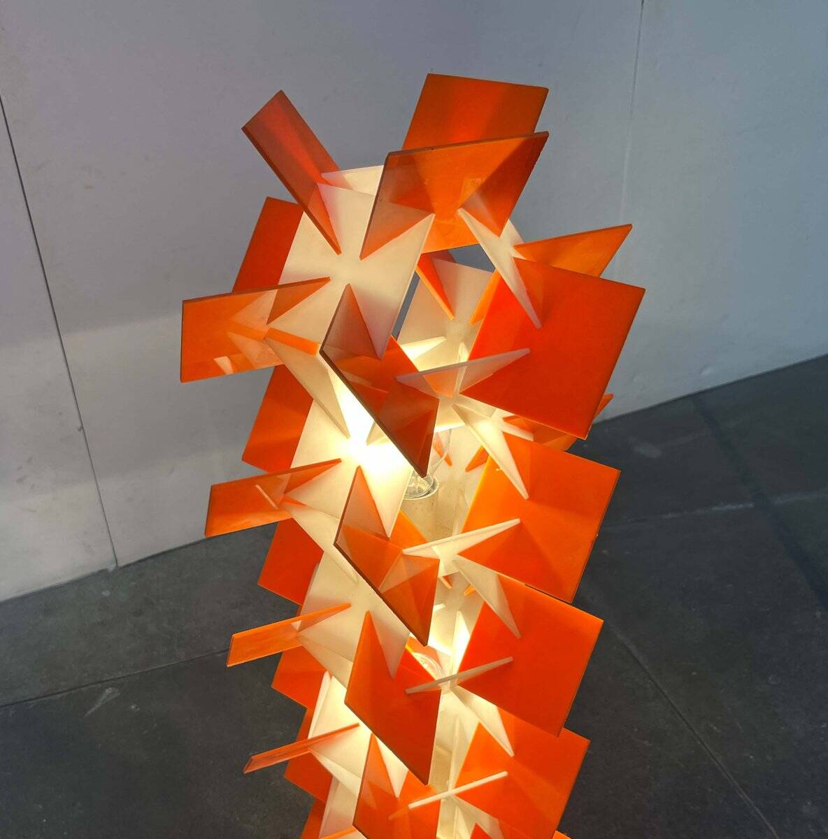 Lampadaire acrylique allemand style espace milieu du siècle, années 1960