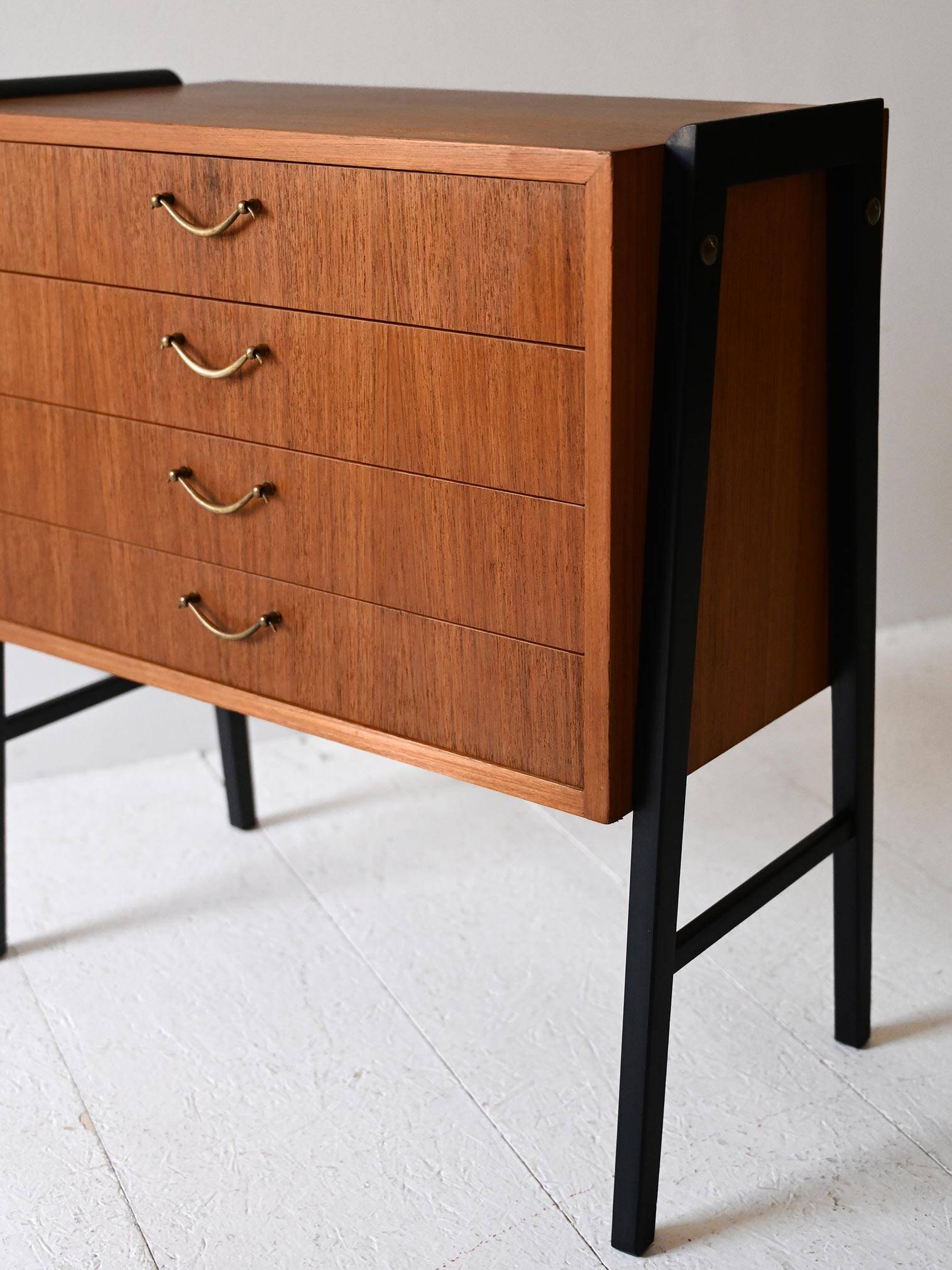 Table de chevet vintage scandinave en teck avec quatre tiroirs